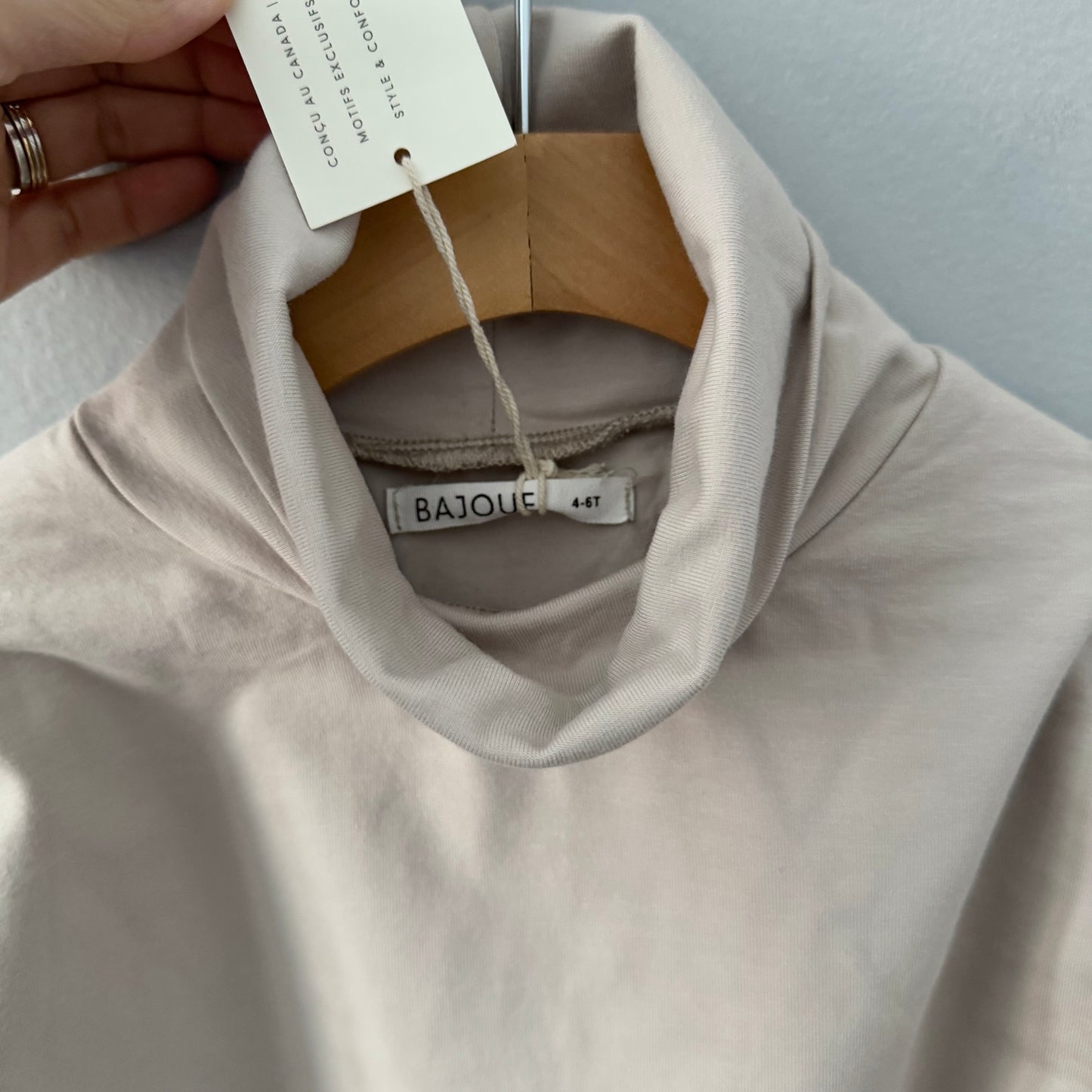 Bajoue / Turtle neck long sleeve top - beige / 4-6T - New with tag