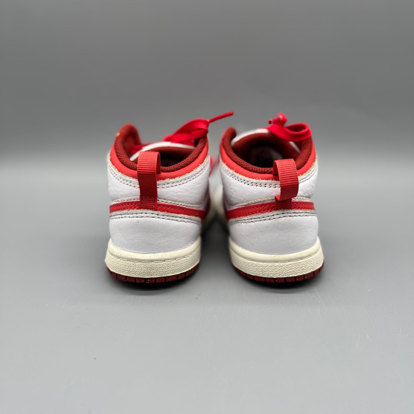 Nike / Air Jordan White Dune Red Sail Lobster / Running Shoes / US10