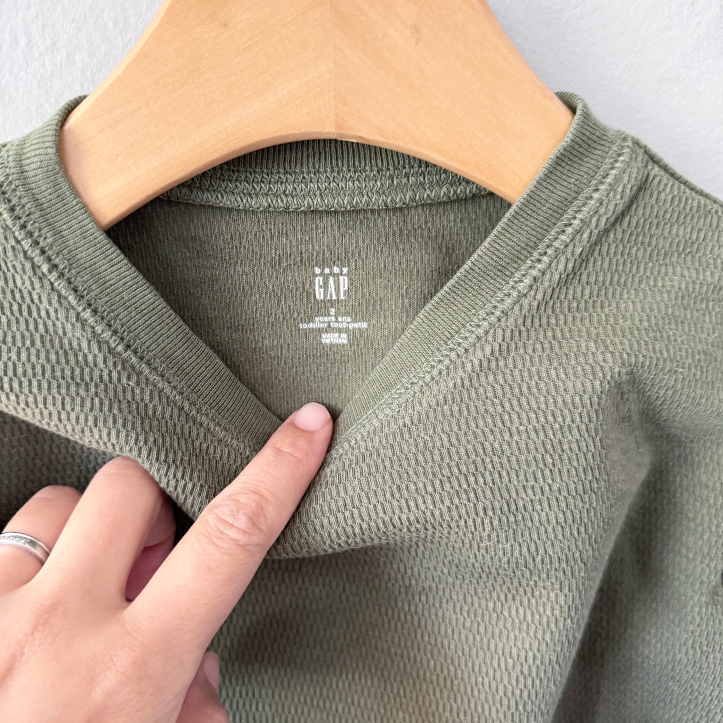 Gap / Khaki waffle long sleeve / 2Y