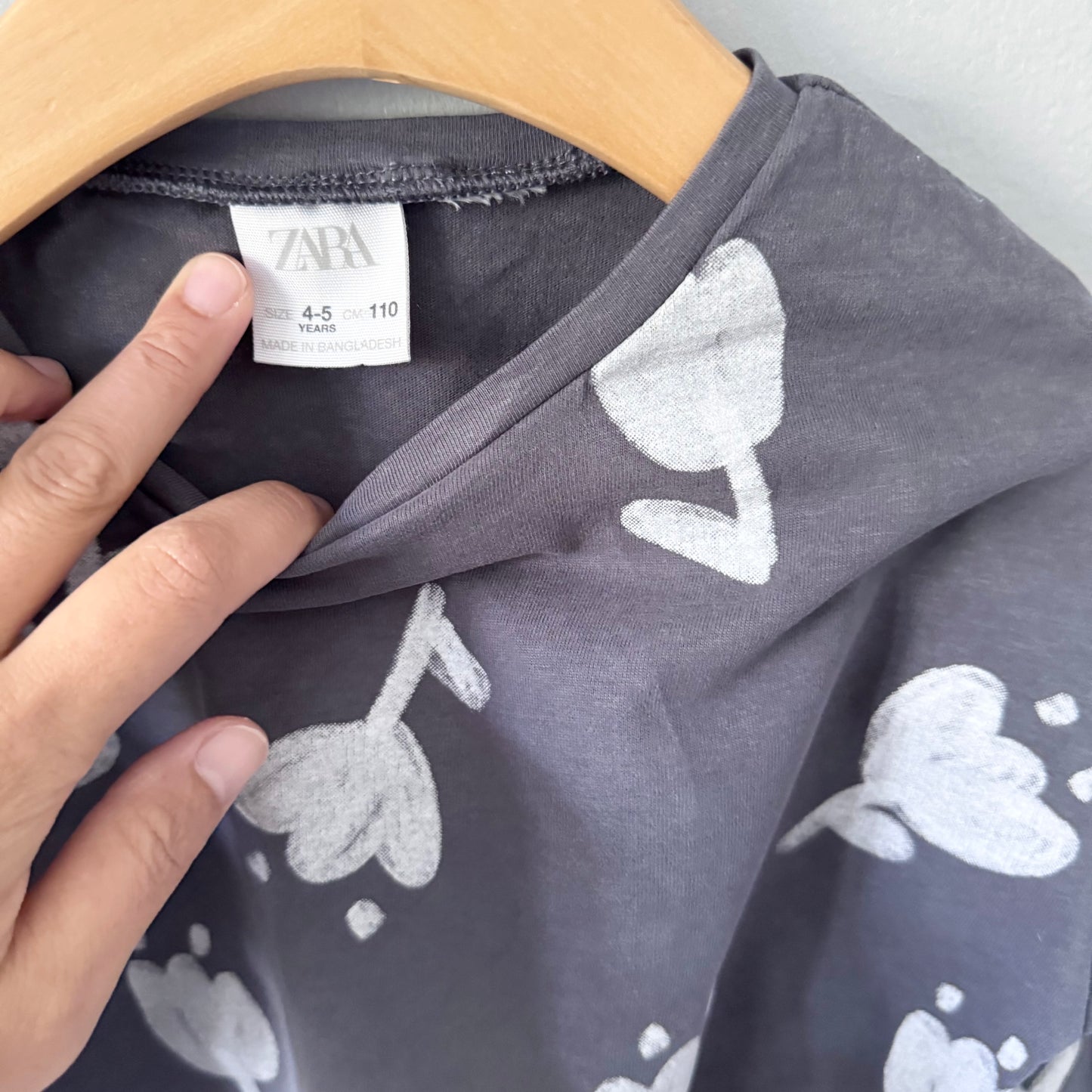 Zara / Dark grey x tulip long sleeve / 4-5Y