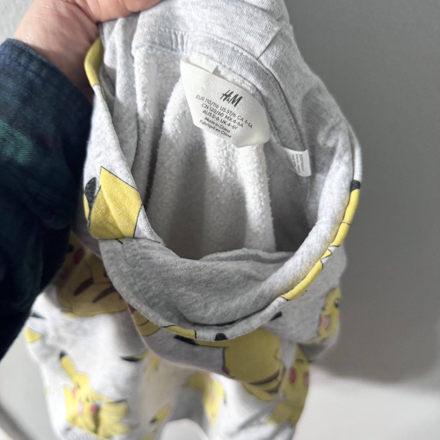 H&M / Light grey Pikachu hoodie / 4-6Y