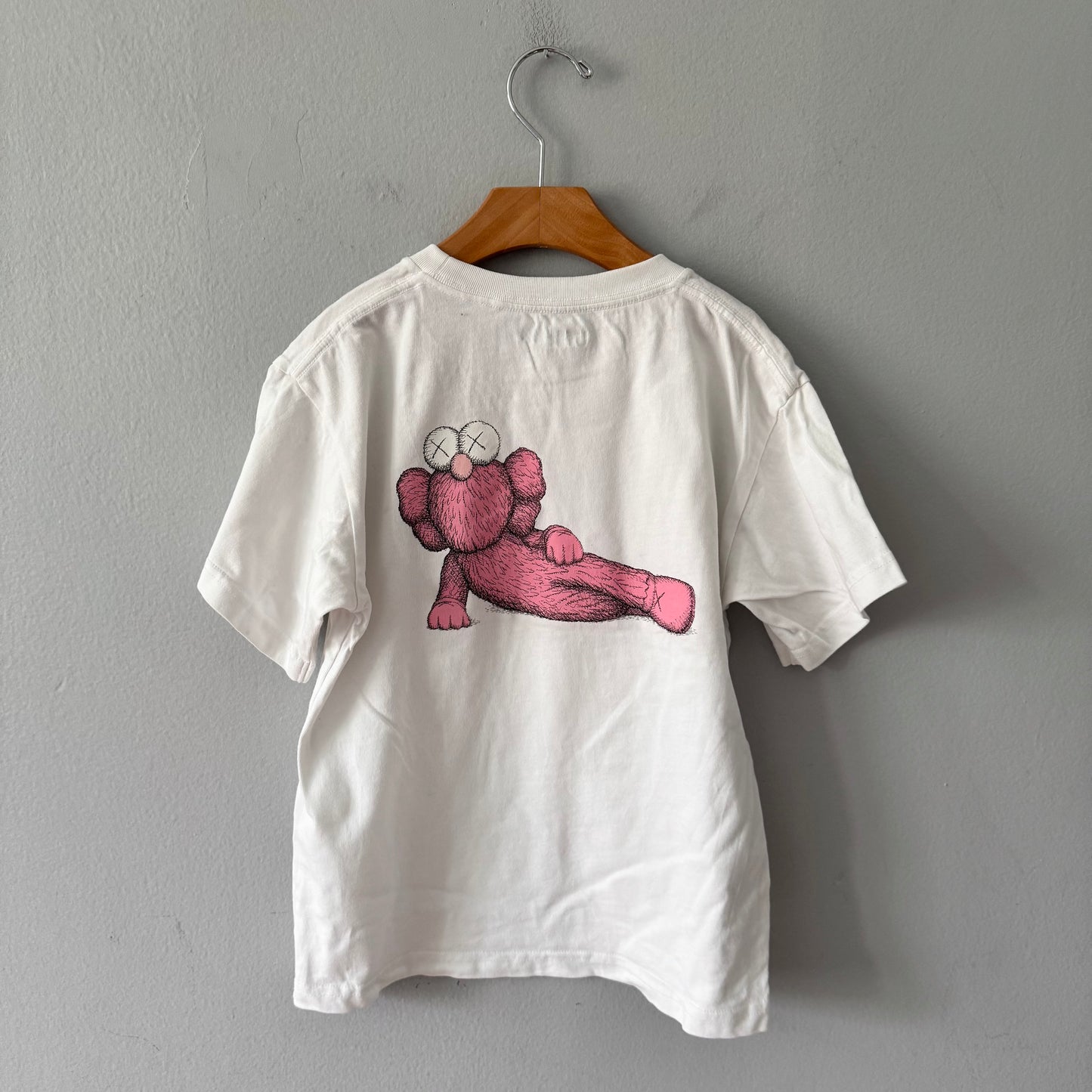 Uniqlo x Kaws / White T-shirt / 7-8Y