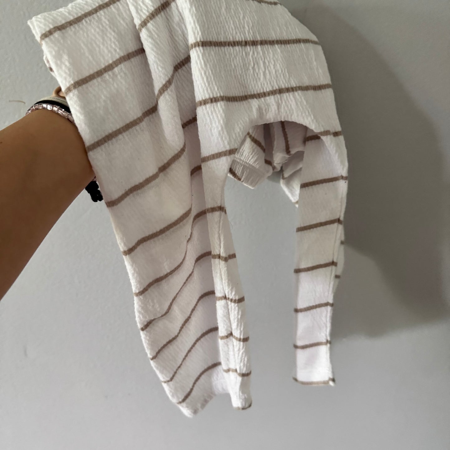 Gap / White stripe onesie and pants set / 18-24M
