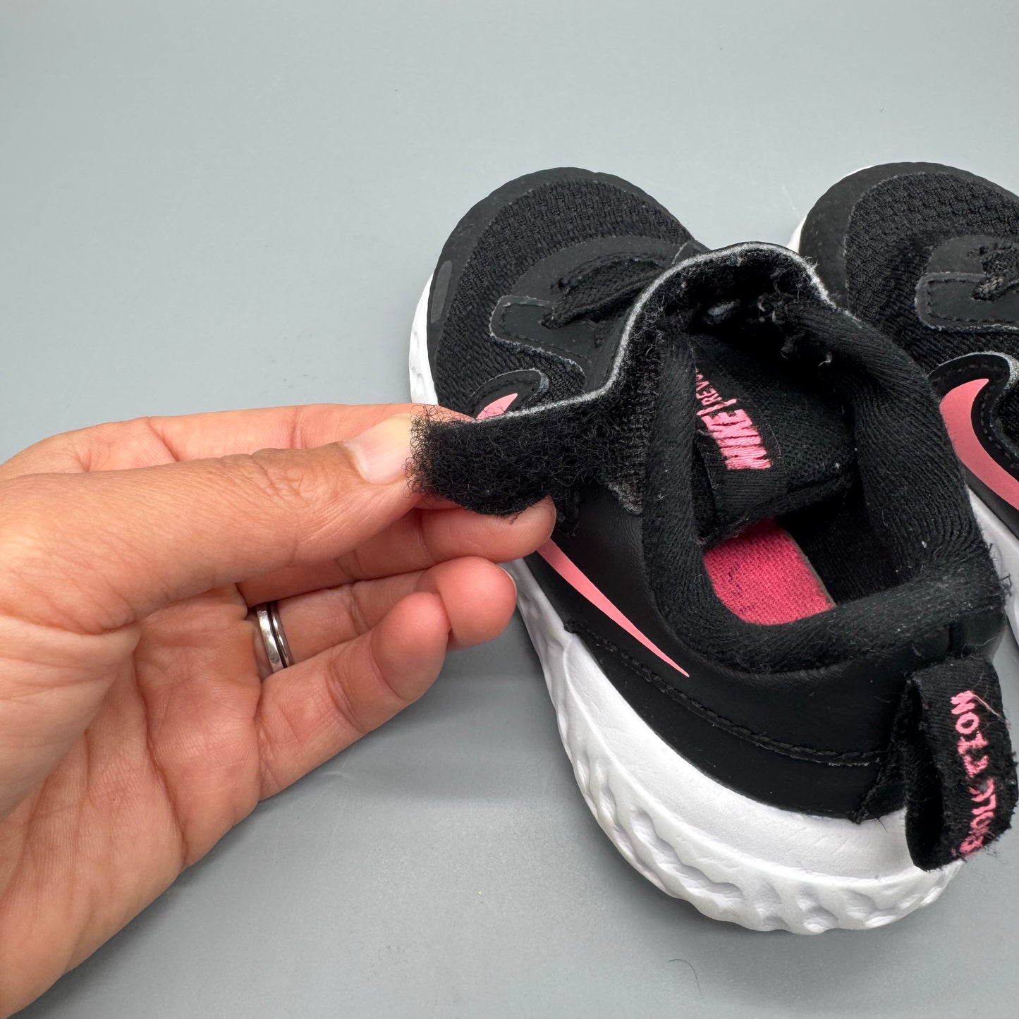 Nike / Revolution / Running Shoes / US7