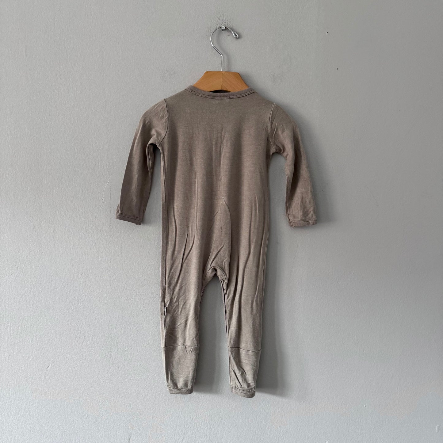 Kyte / Grey buttoned romper / 6-12M