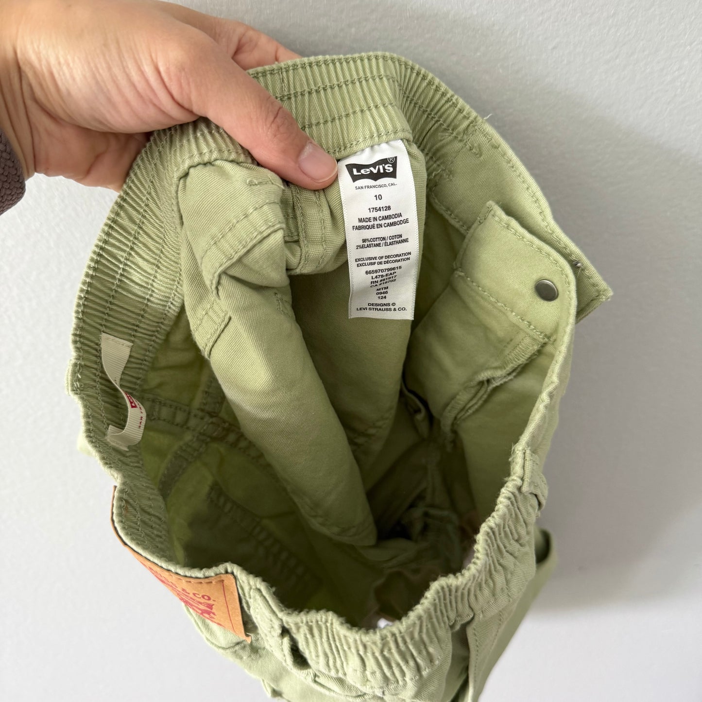 Levi's / Light green shorts / 10Y