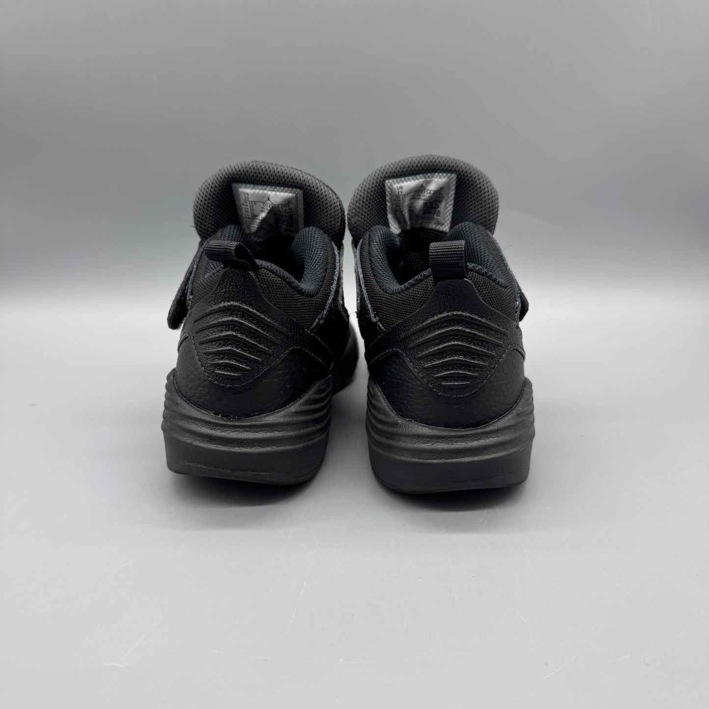 Nike / Jordan Max Aura 5 / Running Shoes / J1