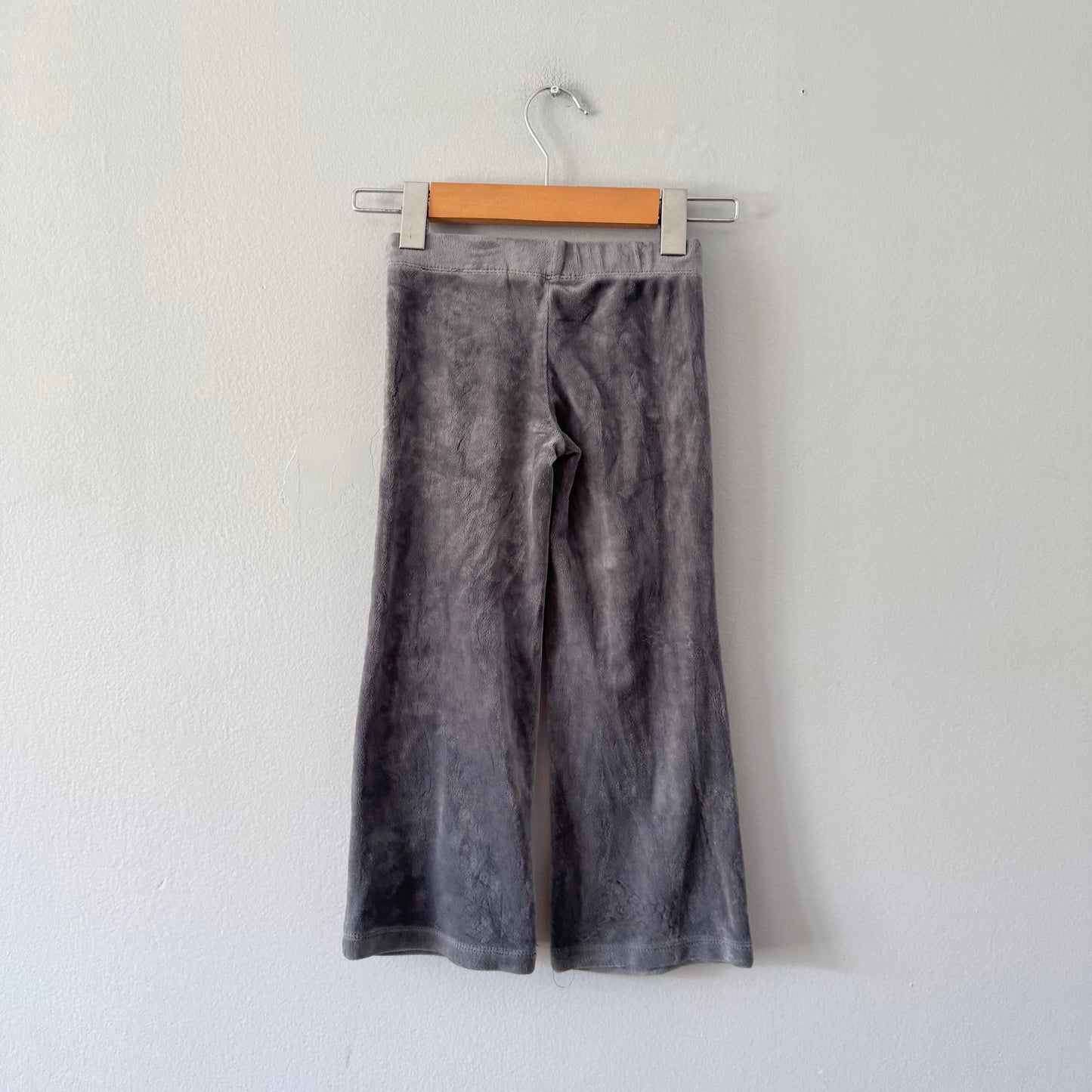 H&M / Grey velour pants / 3-4Y