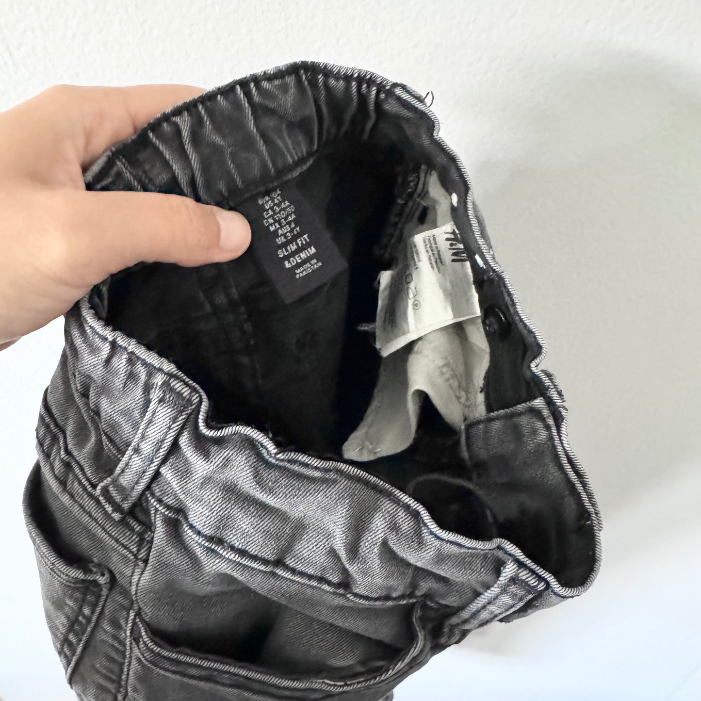 H&M / Black slim denim / 3-4Y