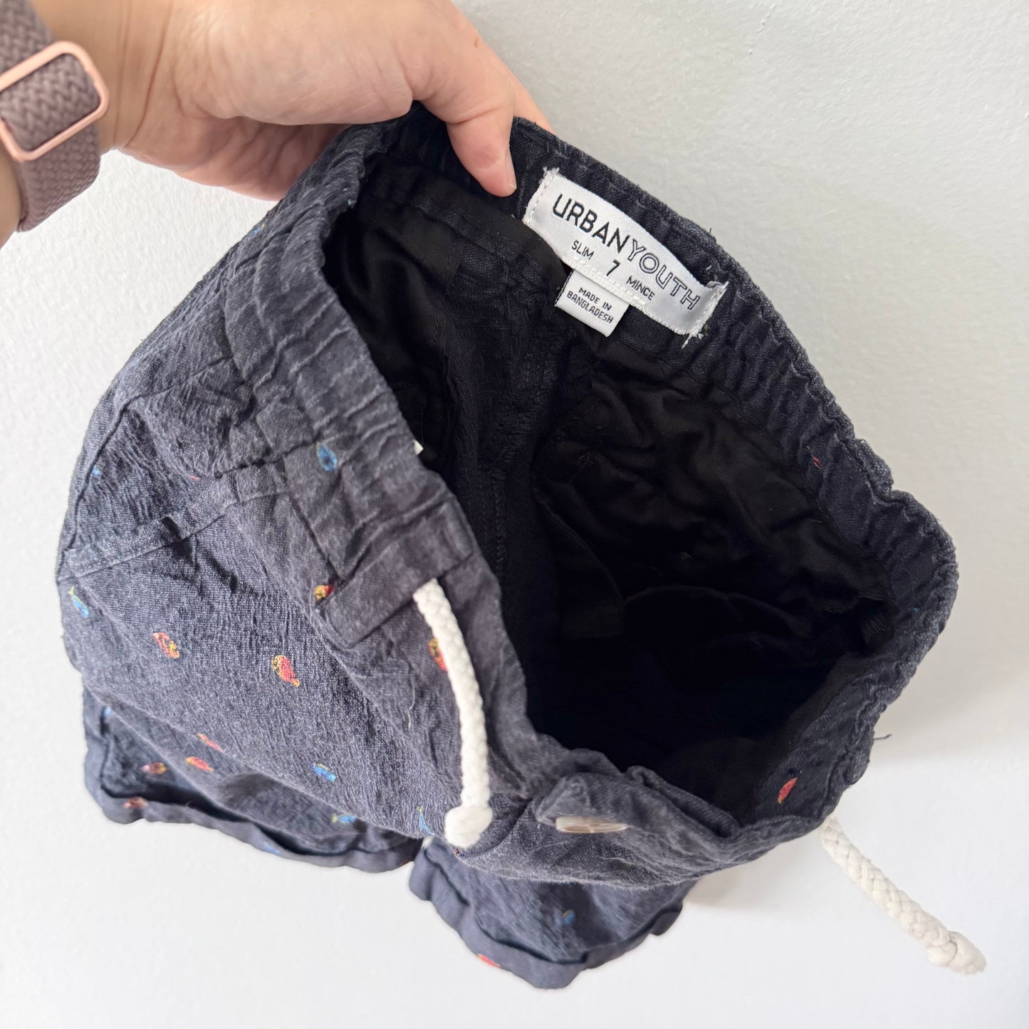 Urban Youth / Black x fish shorts / 7Y