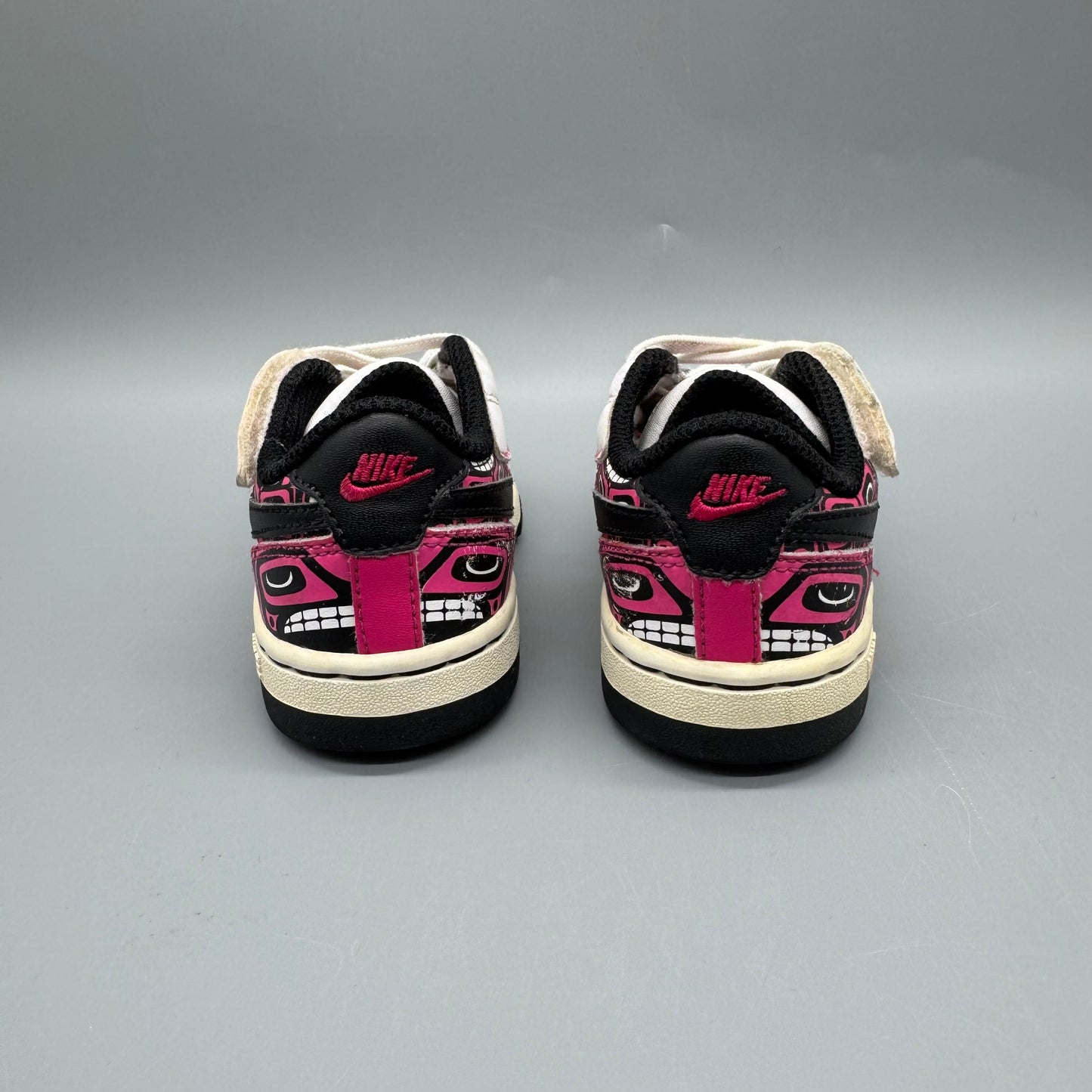 Nike / Running Shoes / US5