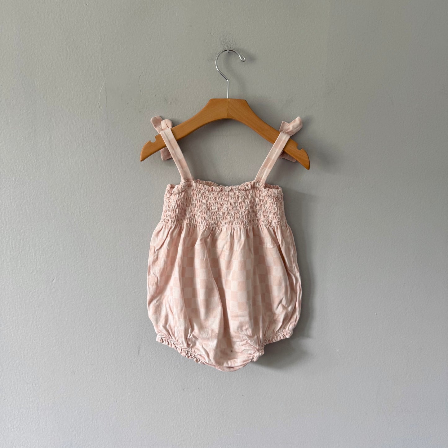 Gap / Light pink checker cami onesie / 18-24M