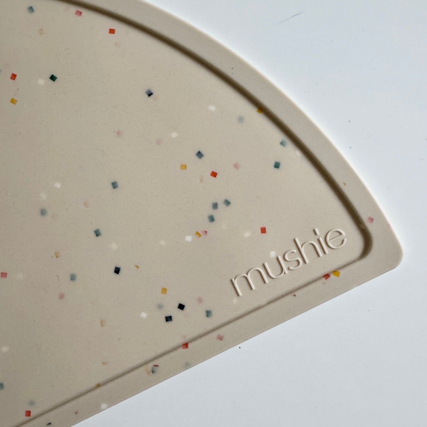 Mushie / Confetti silicone mat