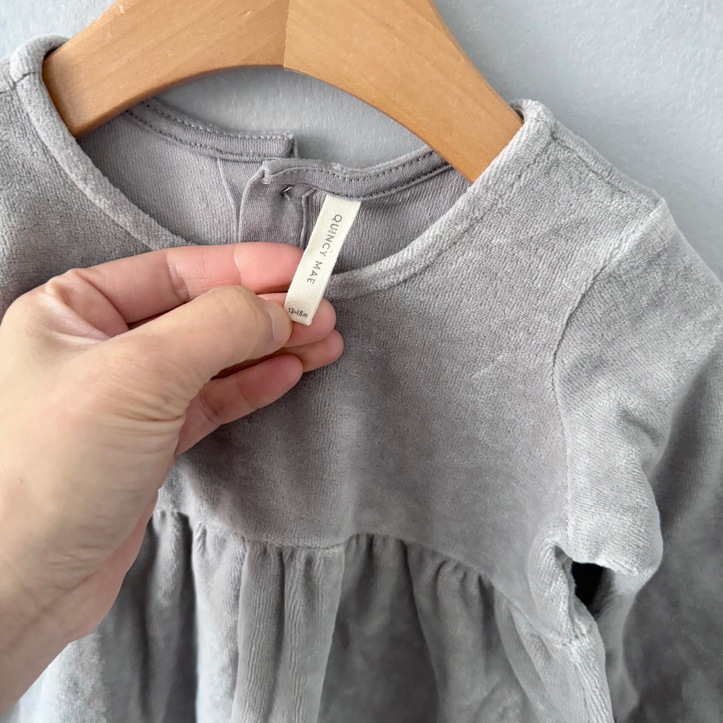 Quincy Mae / Light grey velour dress / 12-18M