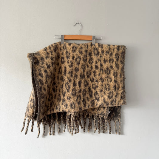 Gap / Leopard pattern big scarf / One size