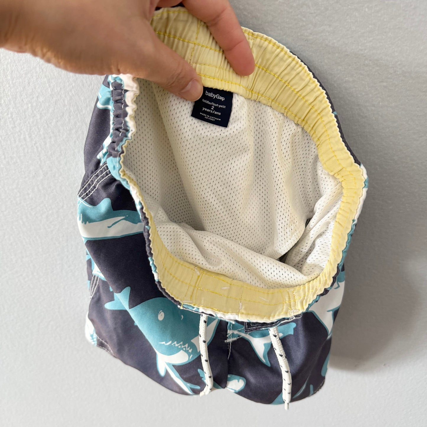 Gap / Grey x sharks swim trunks / 2Y