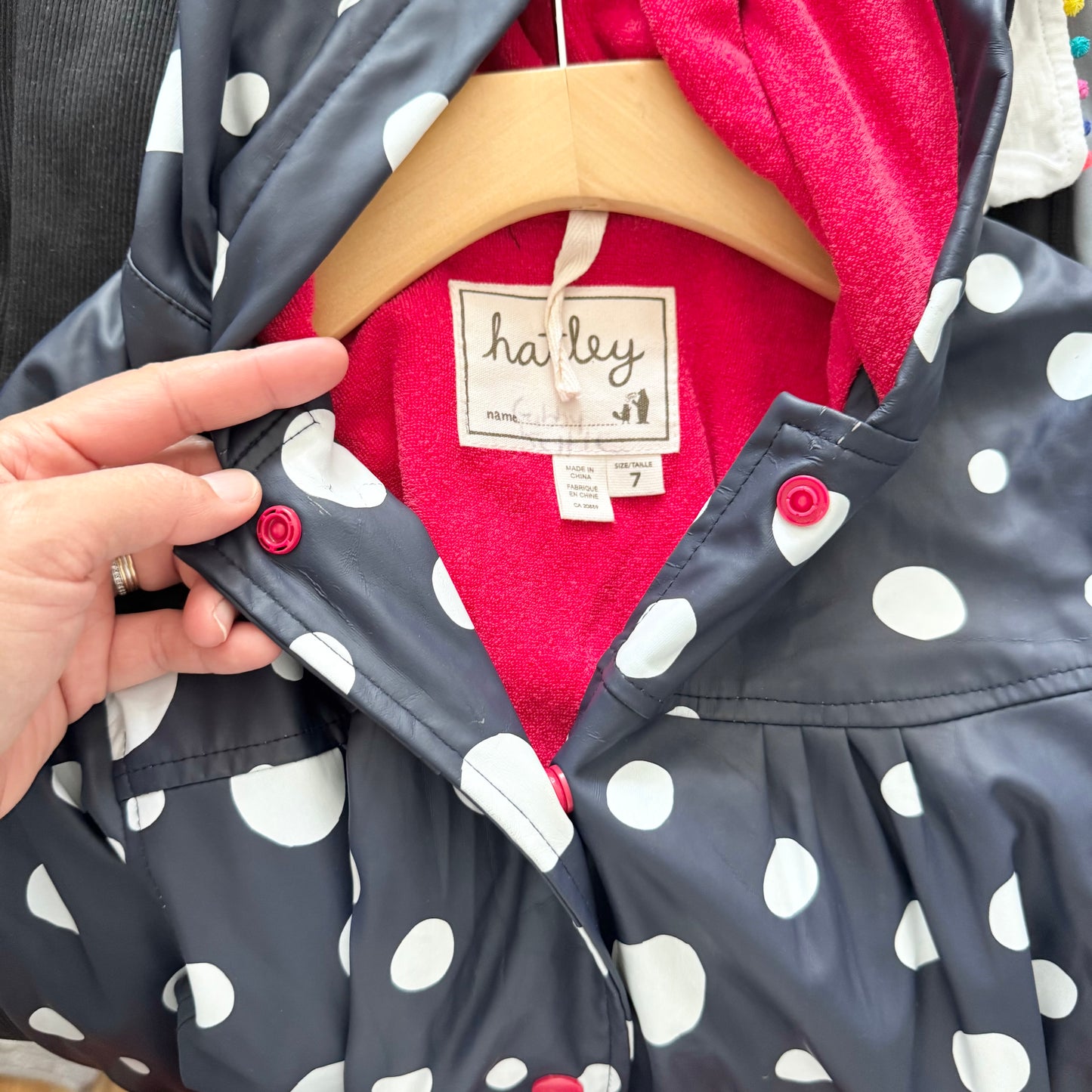 Hatley / Navy x dots, red rain coat / 7Y