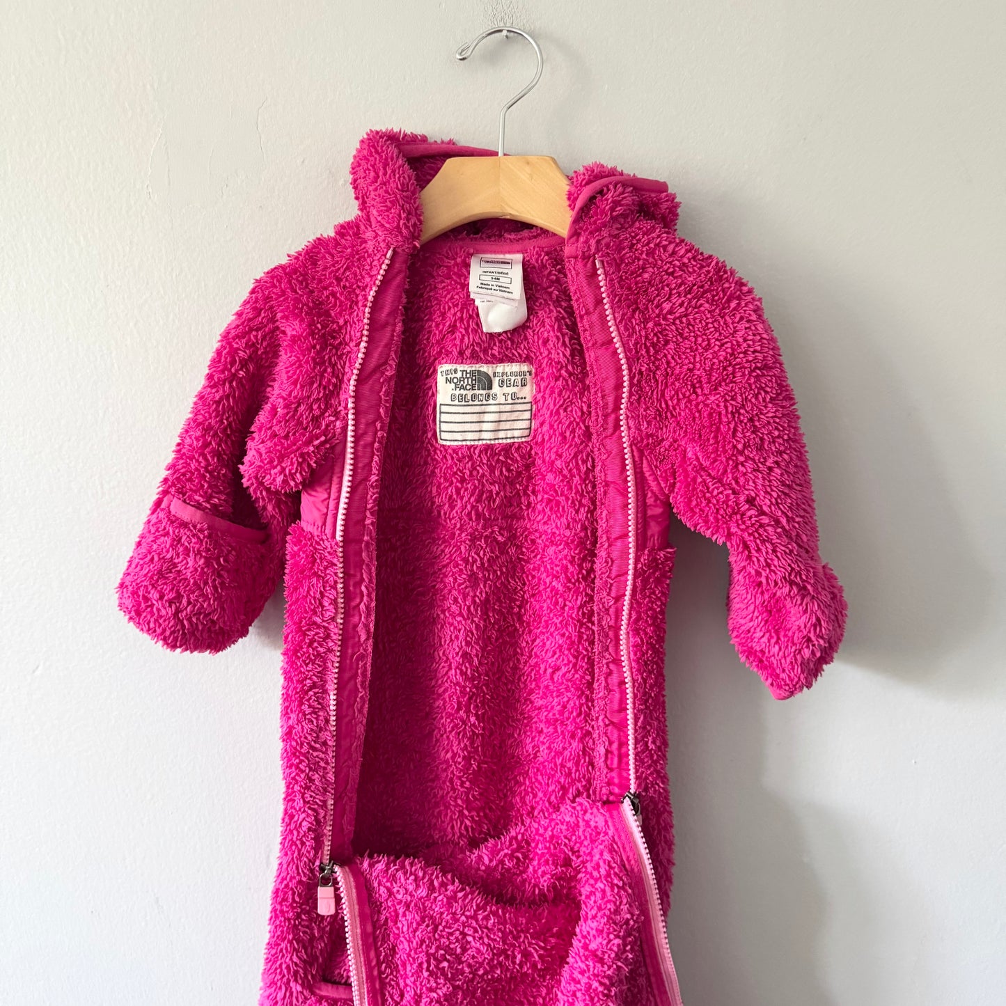The North Face / Pink sherpa bunting suit / 3-6M