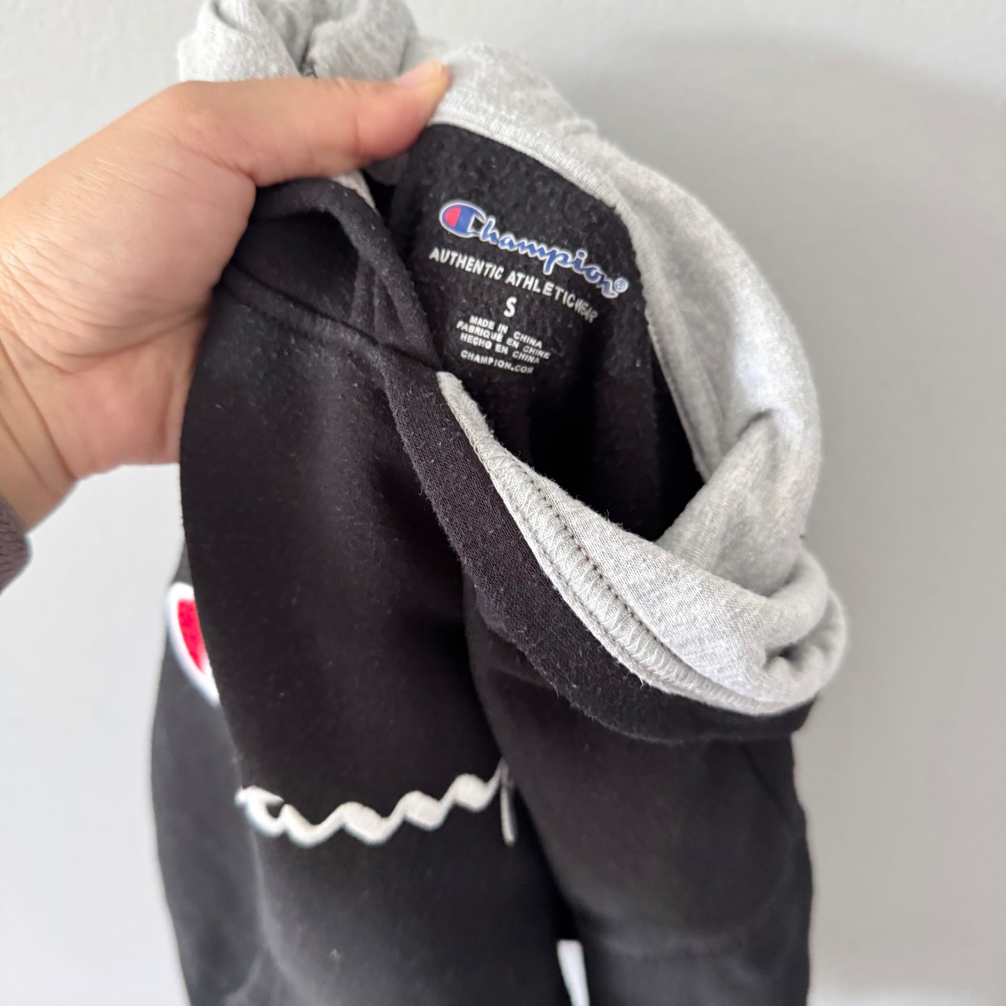 Champion / Black hoodie / 7-8Y
