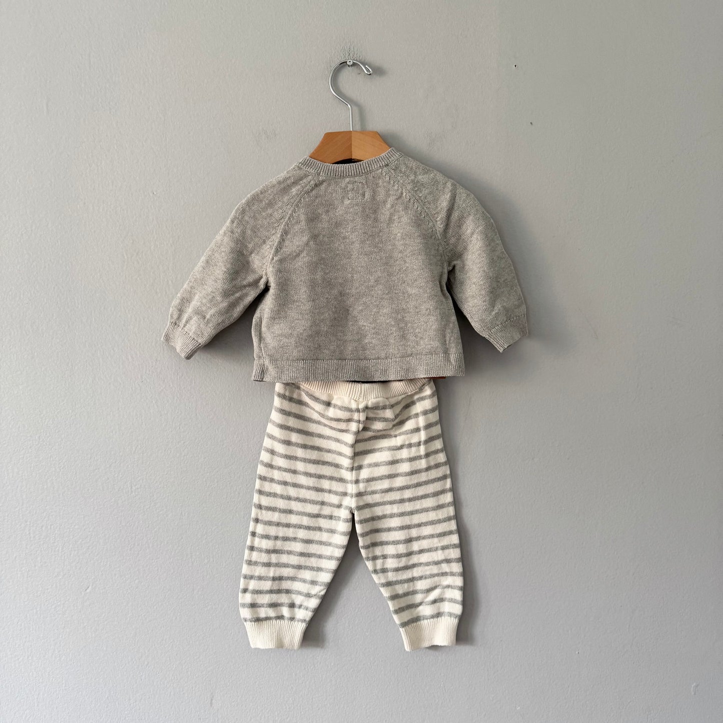 Gap / Light grey, white cotton knit set / 3-6M