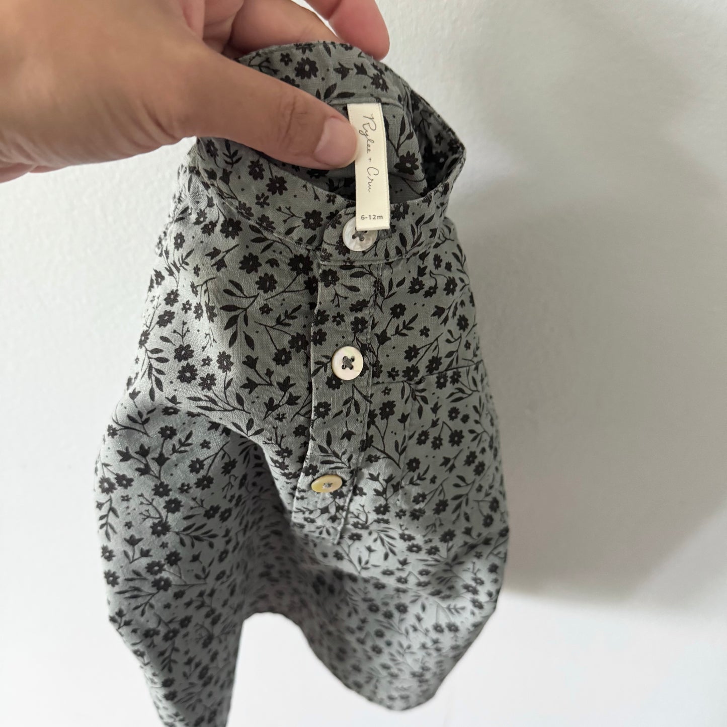 Rylee + Cru / Smokey blue x floral linen blouse / 6-12M