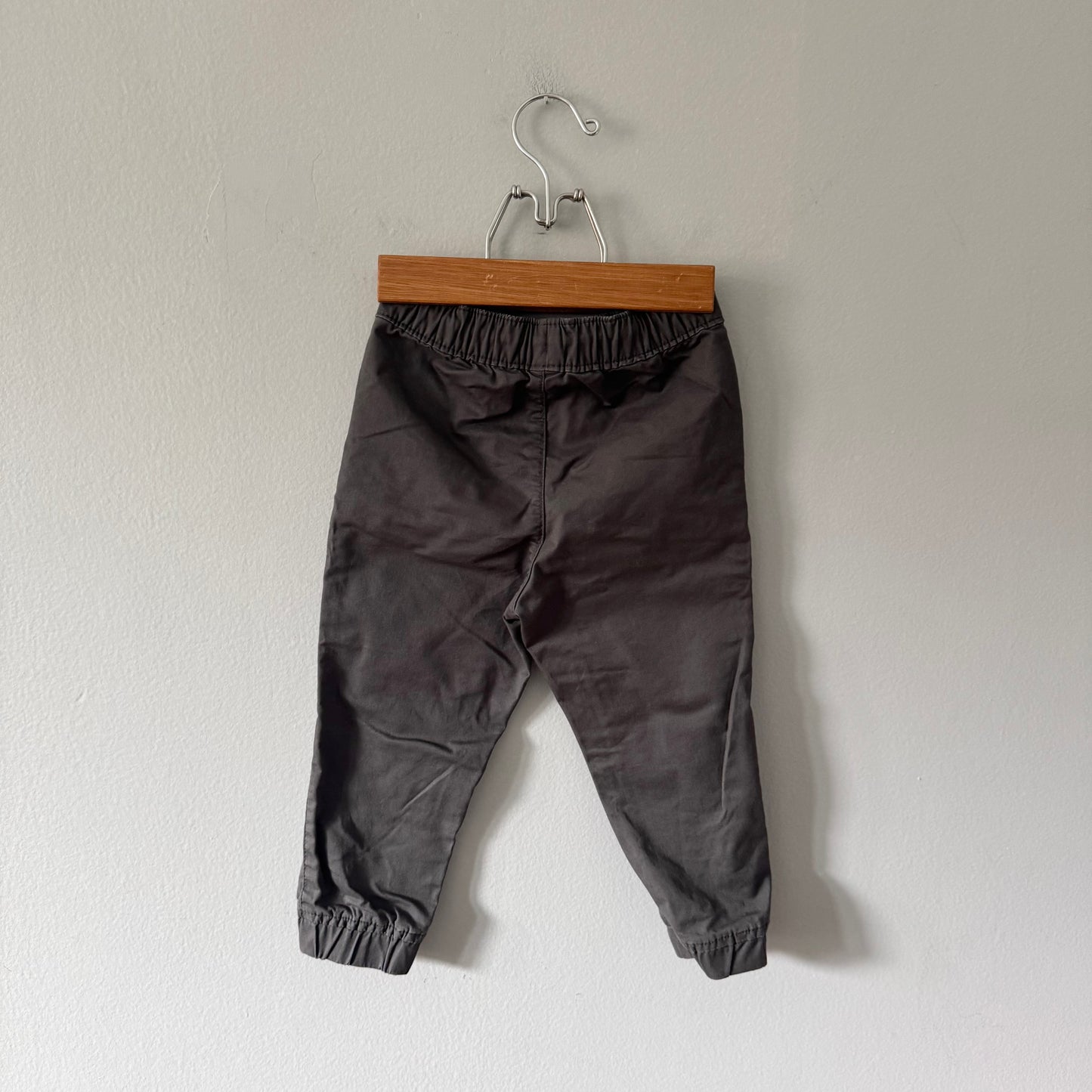 Gap / Dark grey jogger pants / 2Y