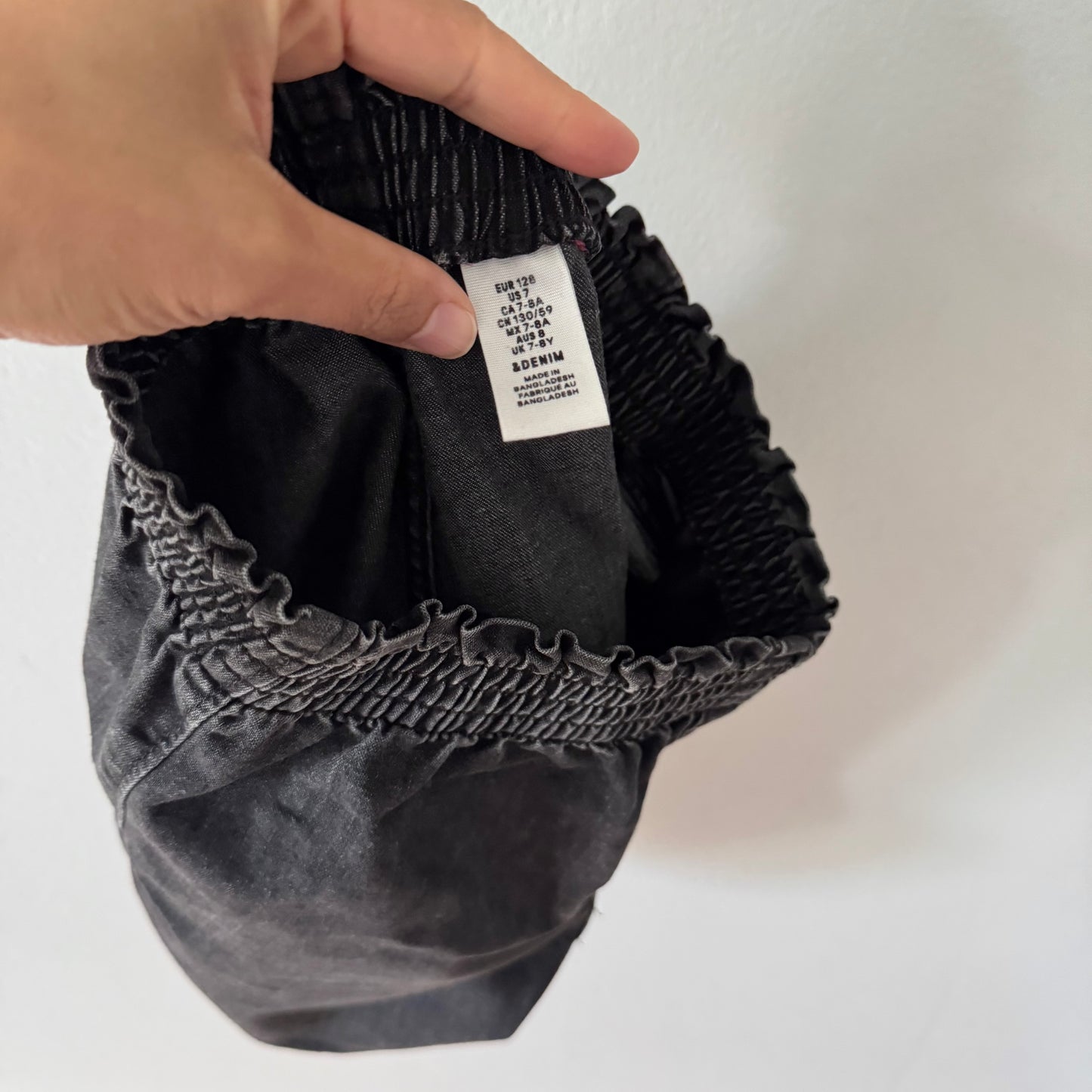 H&M / Black denim shorts / 7-8Y