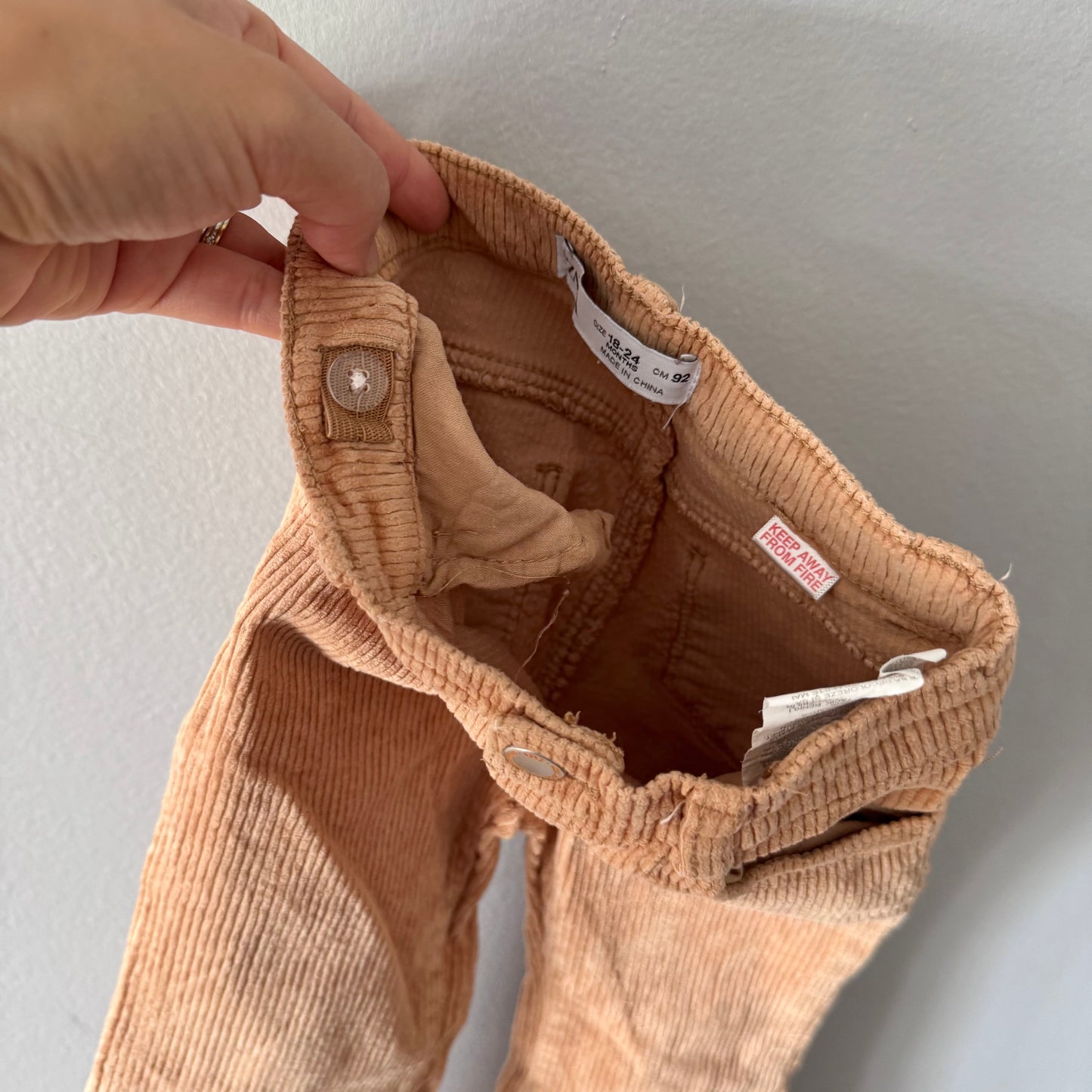 Zara / Beige corduroy pants / 18-24M