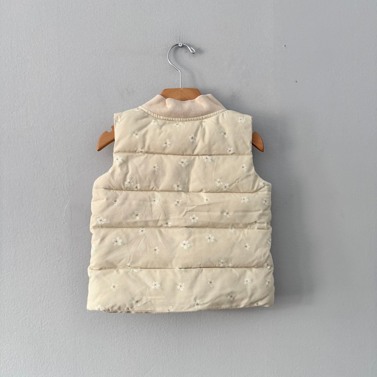 Jamie Kay / Floral puffer vest / 1Y