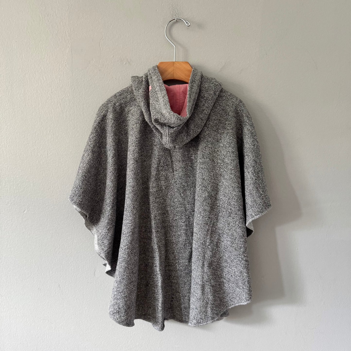 Roots / Salt and pepper x pink poncho / S/M(4-7Y) - New with tag