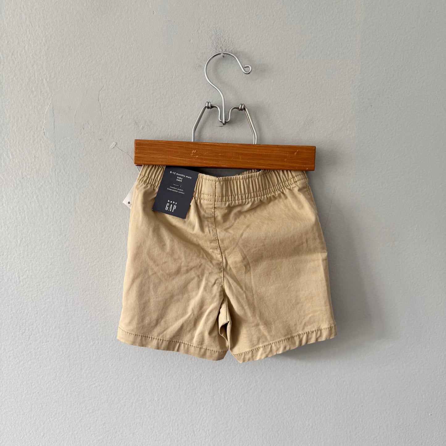 Gap / Beige chino shorts / 6-12M - New with tag