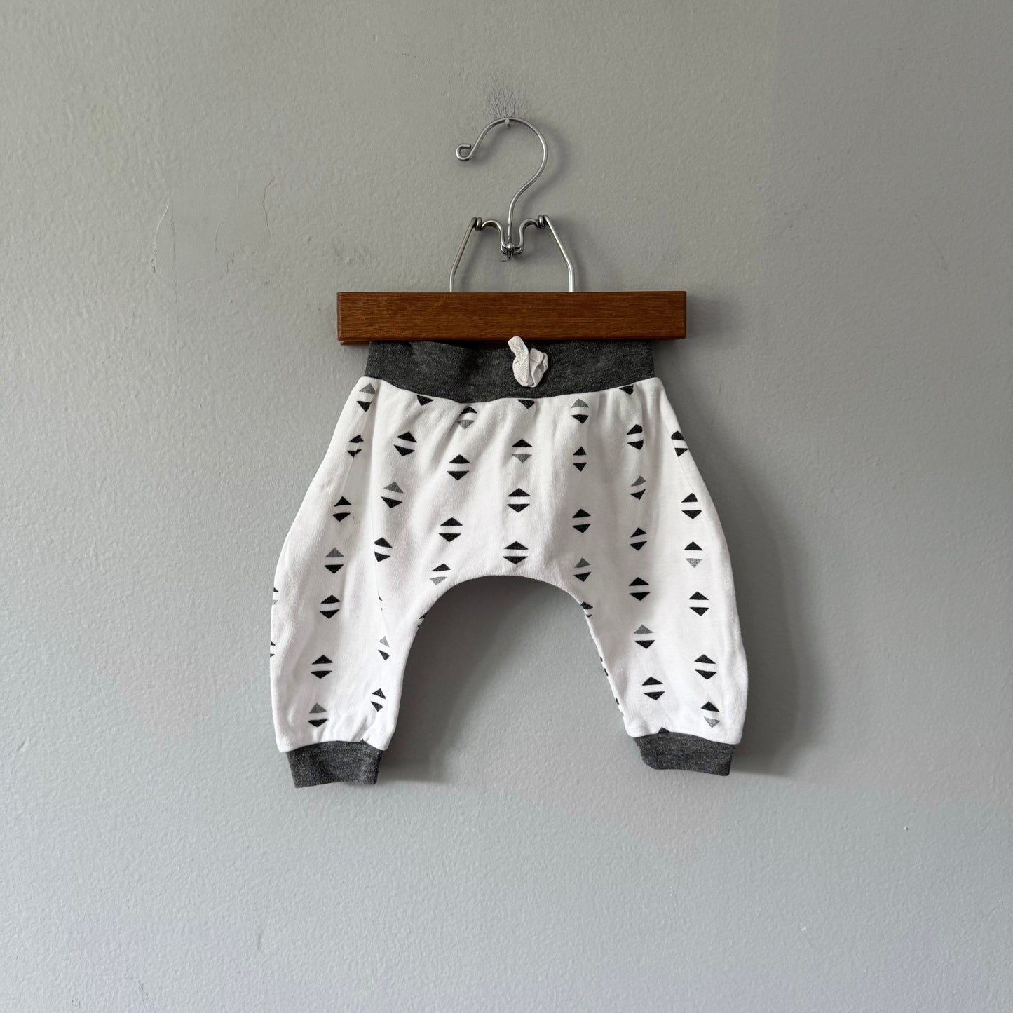 Emily & Oliver / Grey x white harem pants / 3-6M