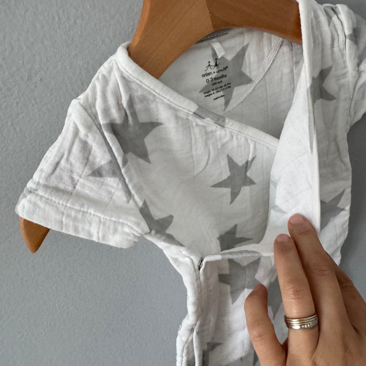 Aden + Anais / White x star muslin romper / 0-3M