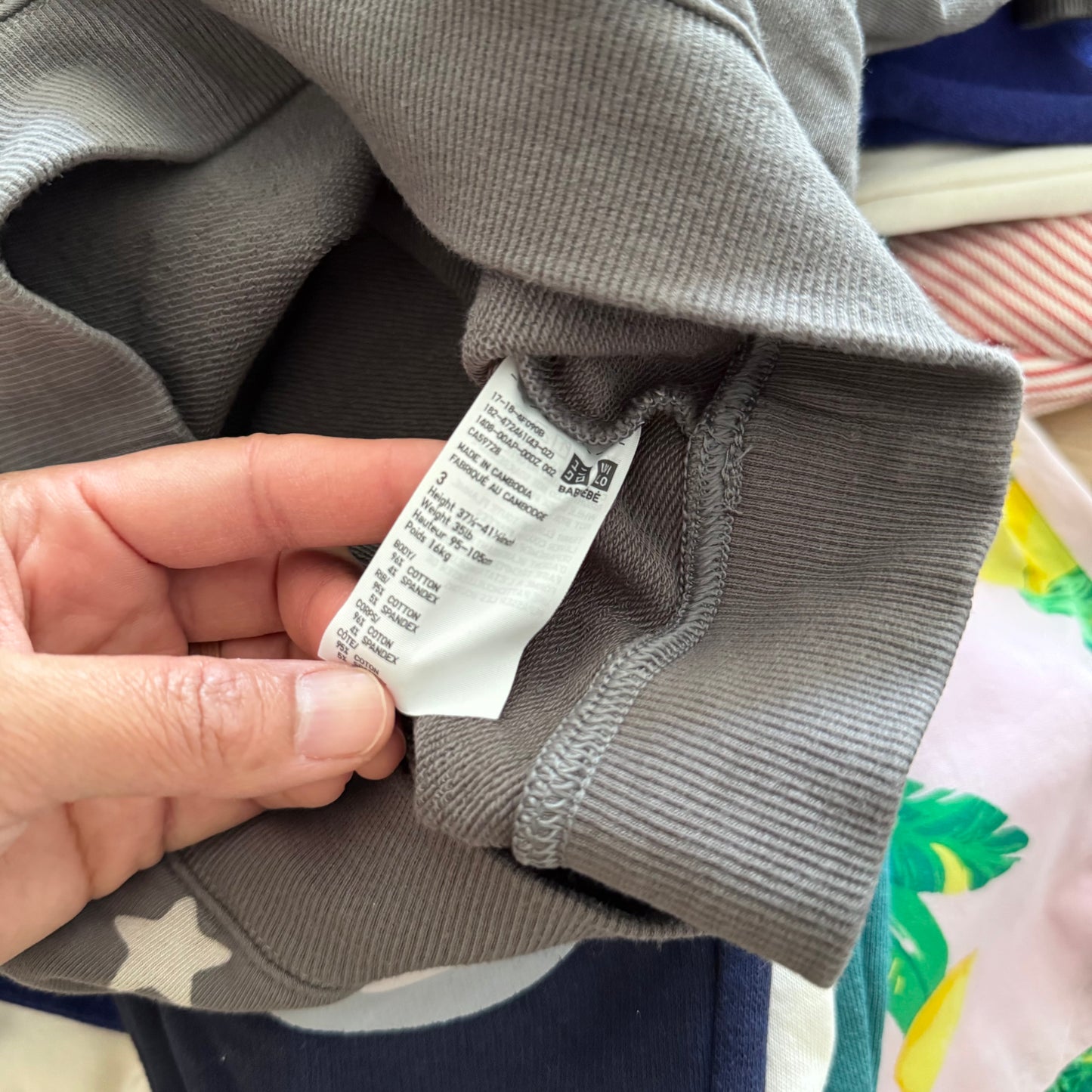 Uniqlo / Grey x star sweatshirt / 3Y