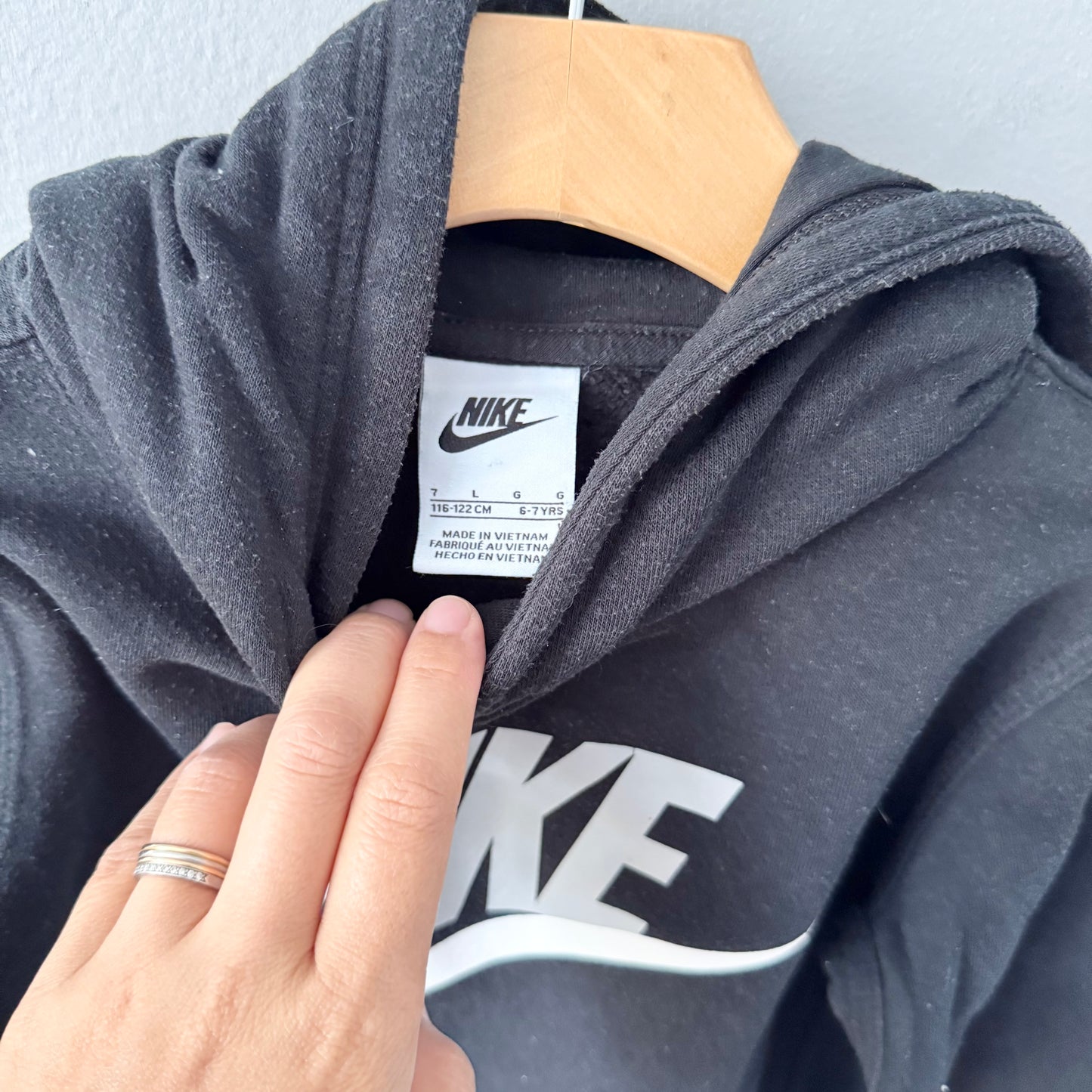 Nike / Black logo hoodie / 6-7Y