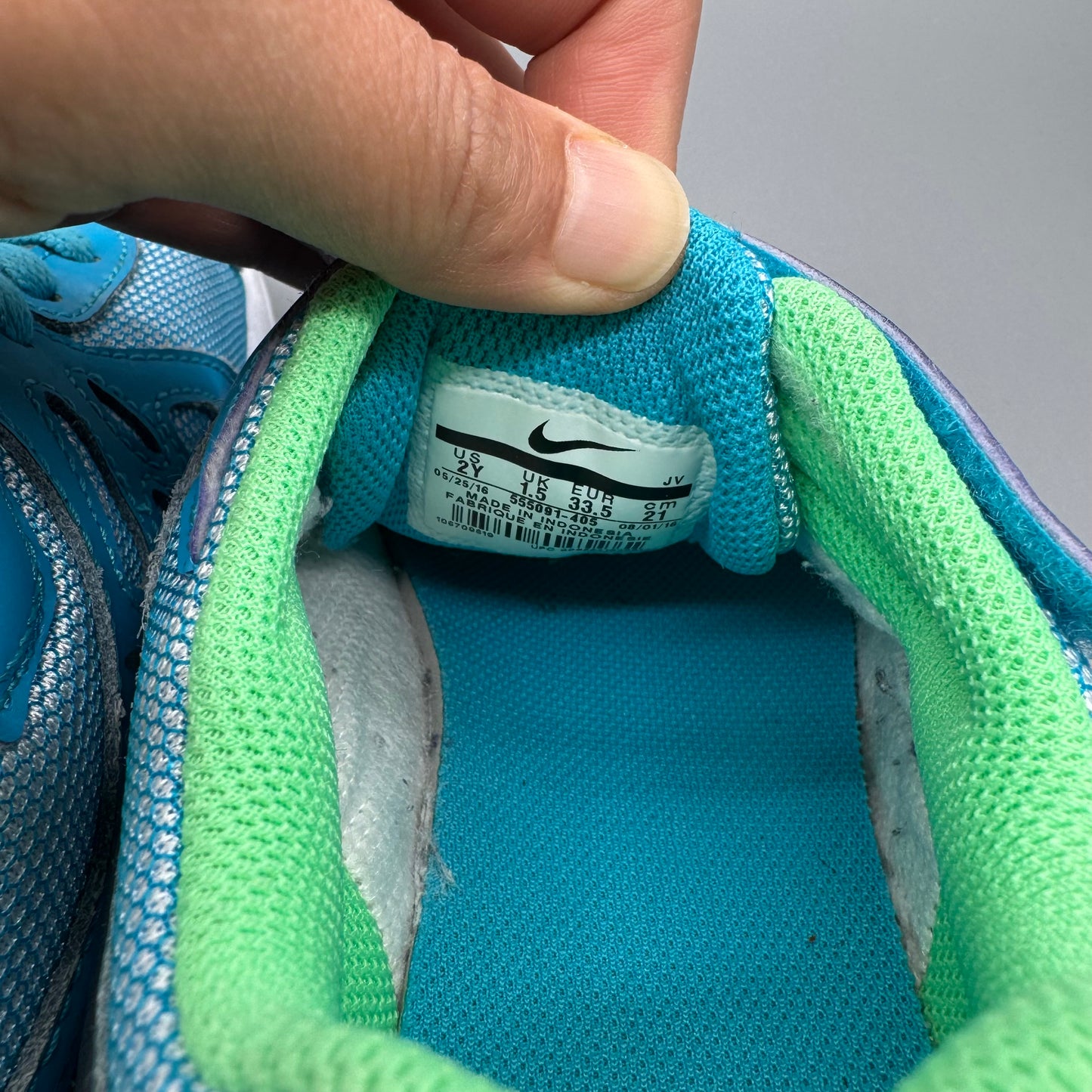 Nike / Running Shoes / J2