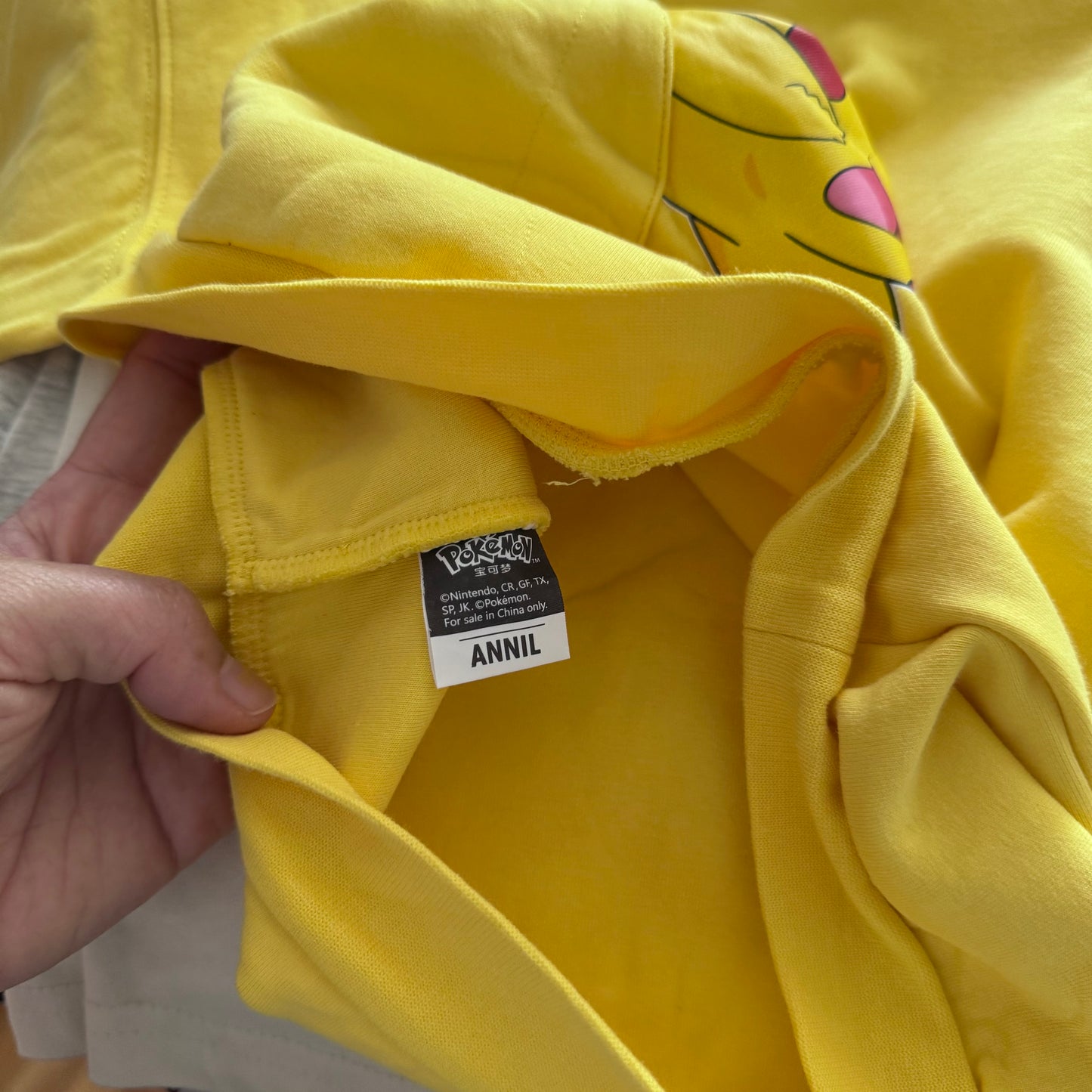 Pokemon / Pikachu yellow hoodie / 4Y