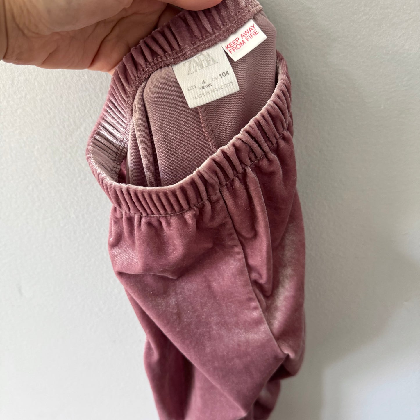 Zara / Smokey pink velour pants / 4Y