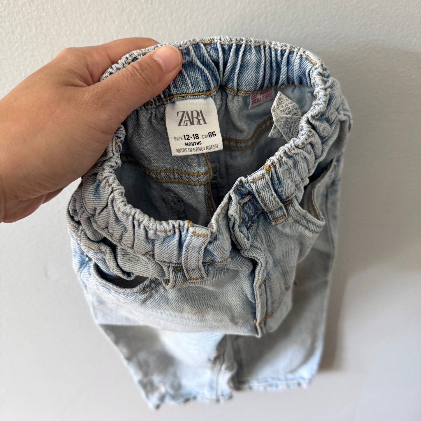 Zara / Light damaged denim / 12-18M