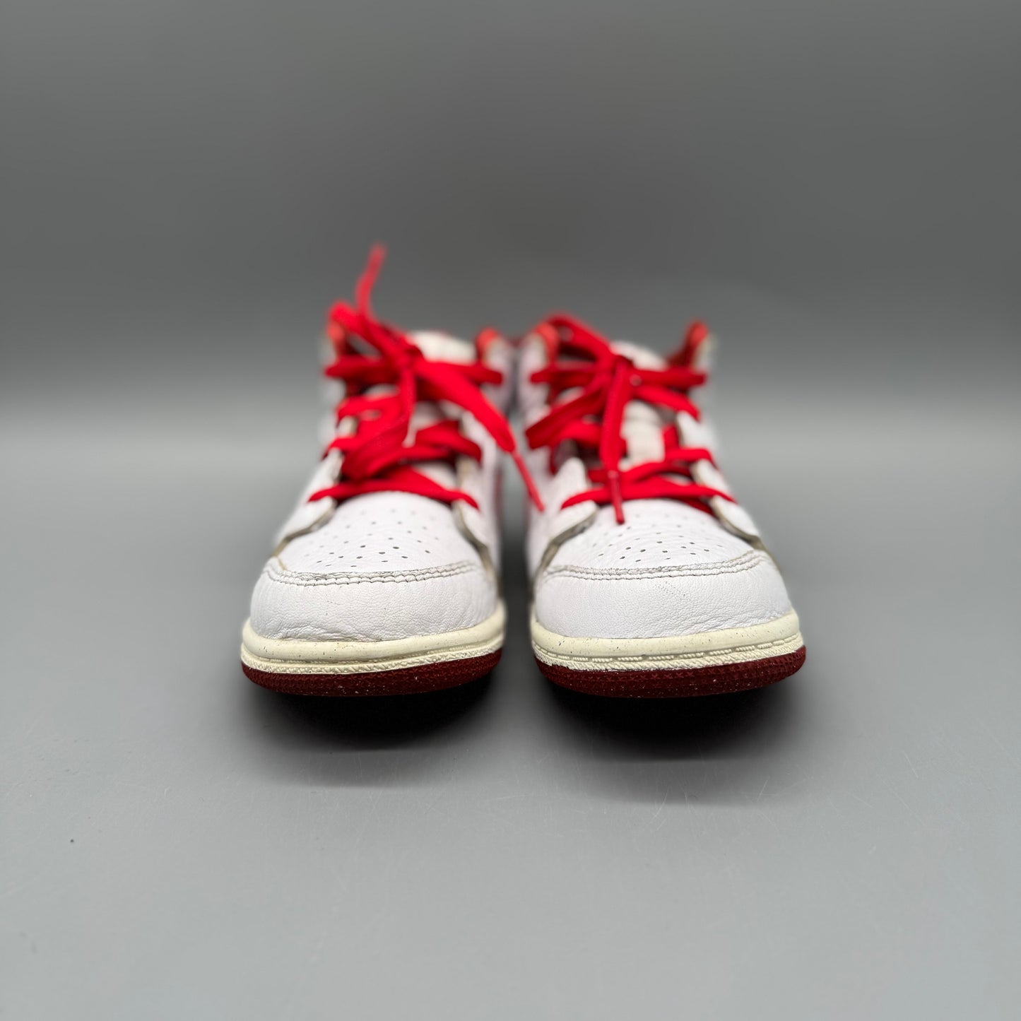 Nike / Air Jordan White Dune Red Sail Lobster / Running Shoes / US10