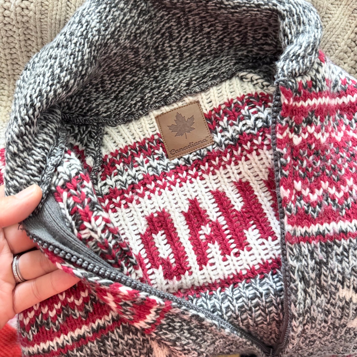 Canadiana / Zip up knit jacket / 4T