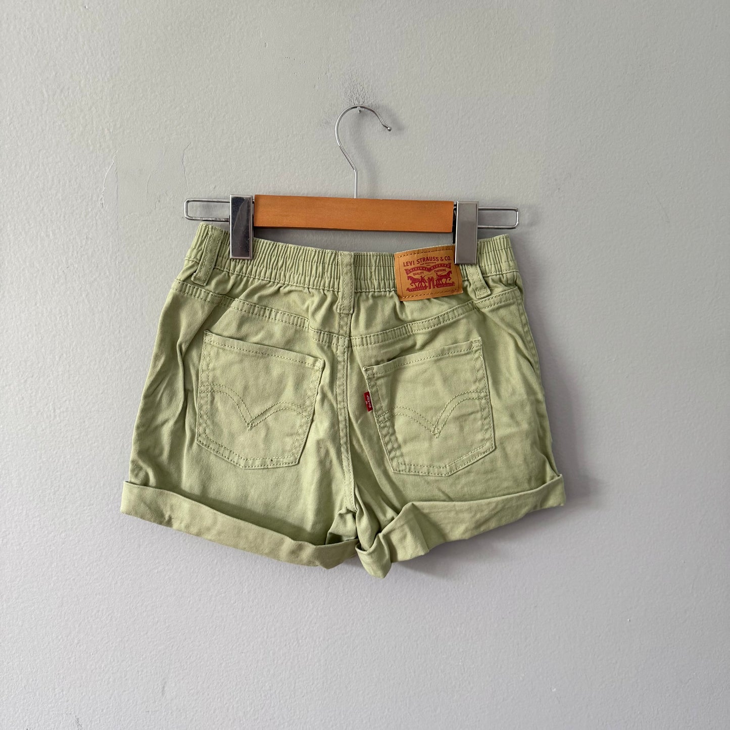 Levi's / Light green shorts / 10Y