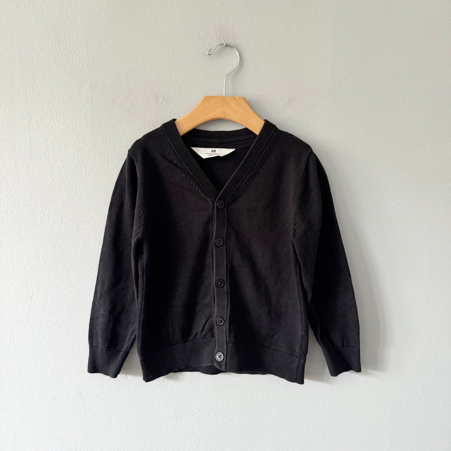 H&M / Black buttoned cardigan / 4-6Y