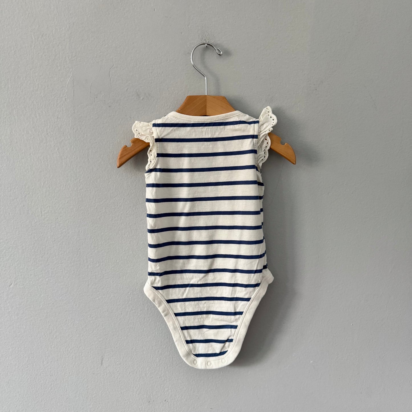 Gap / Stripe x ruffle shoulder onesie / 6-12M