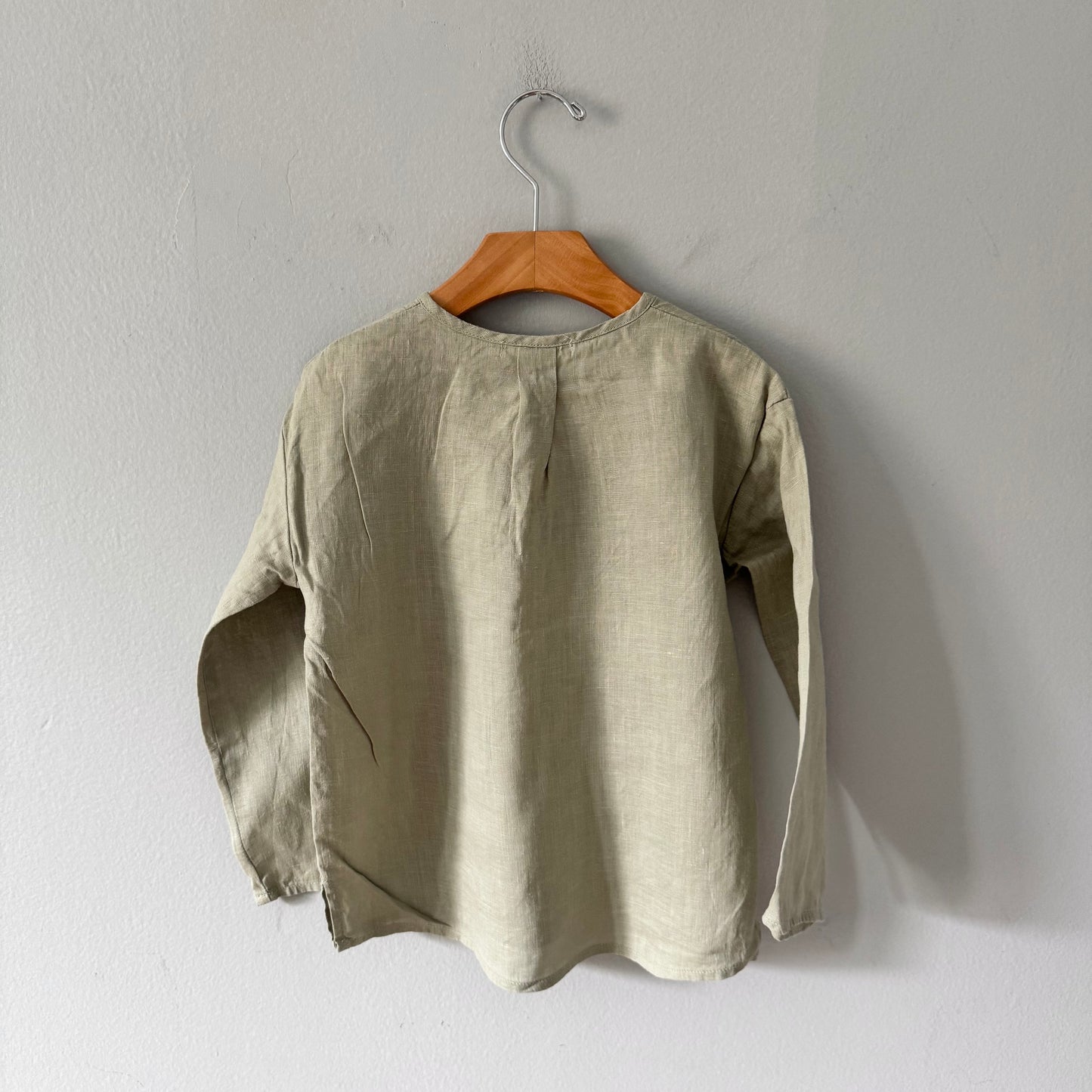 Petits Vilains / Sage green linen top / 4-5Y