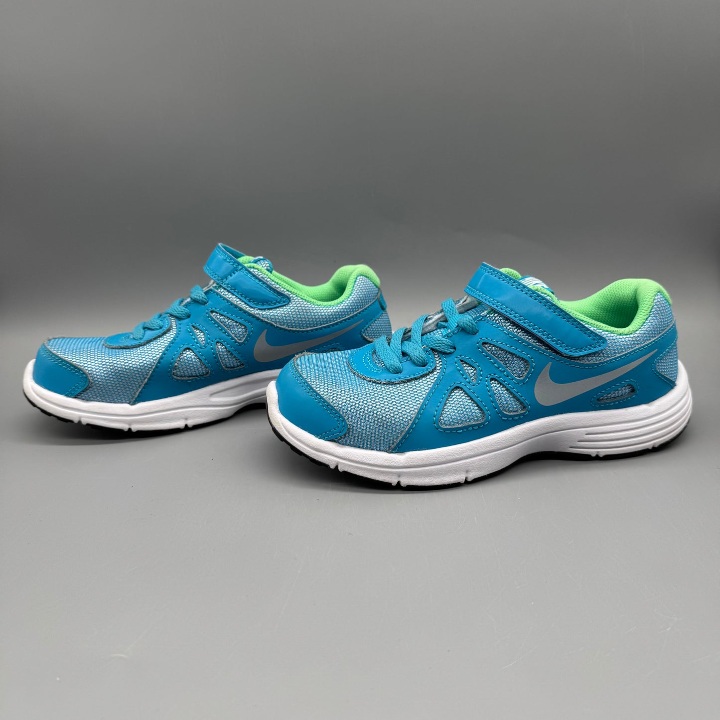 Nike / Running Shoes / J2