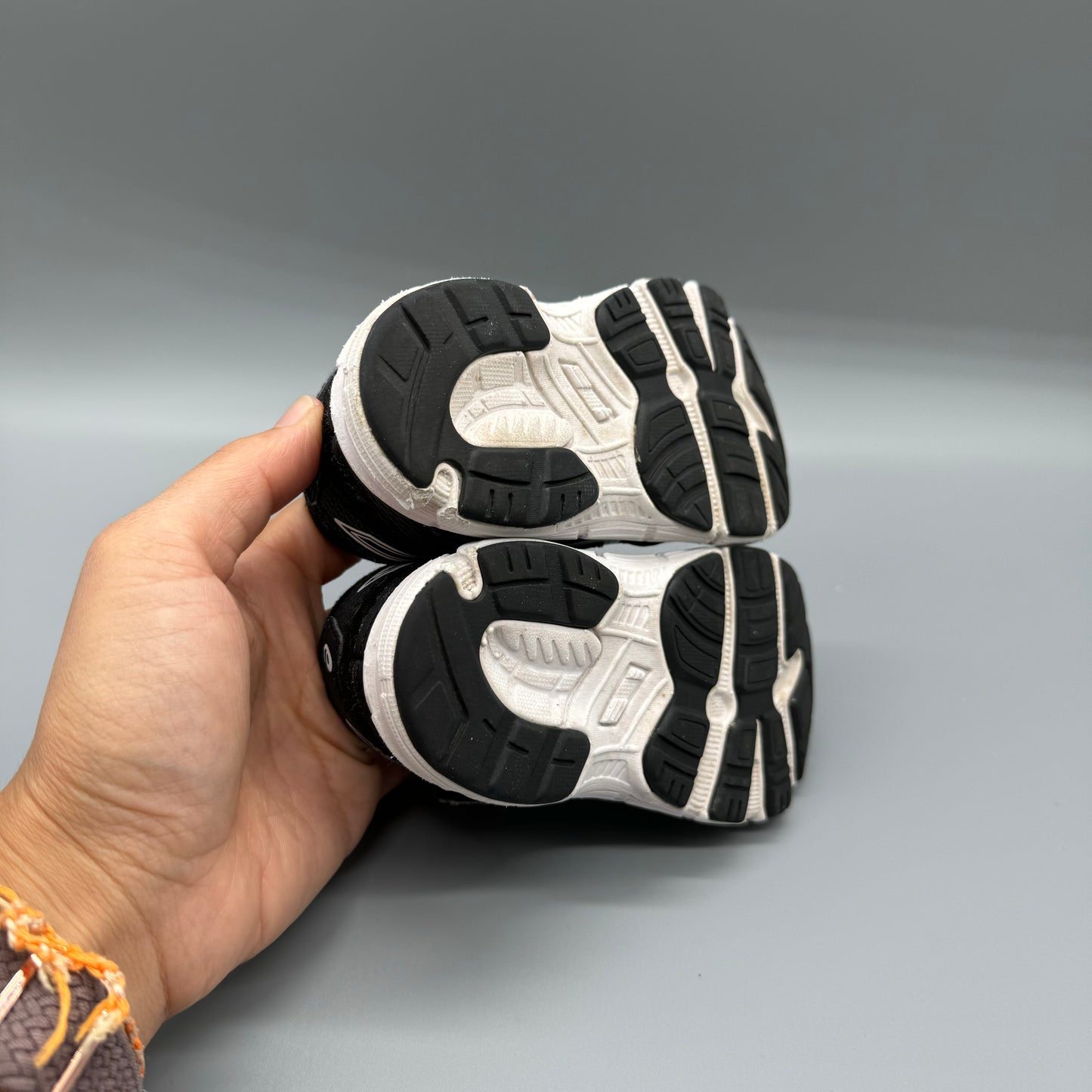 Asics / Runner / US5