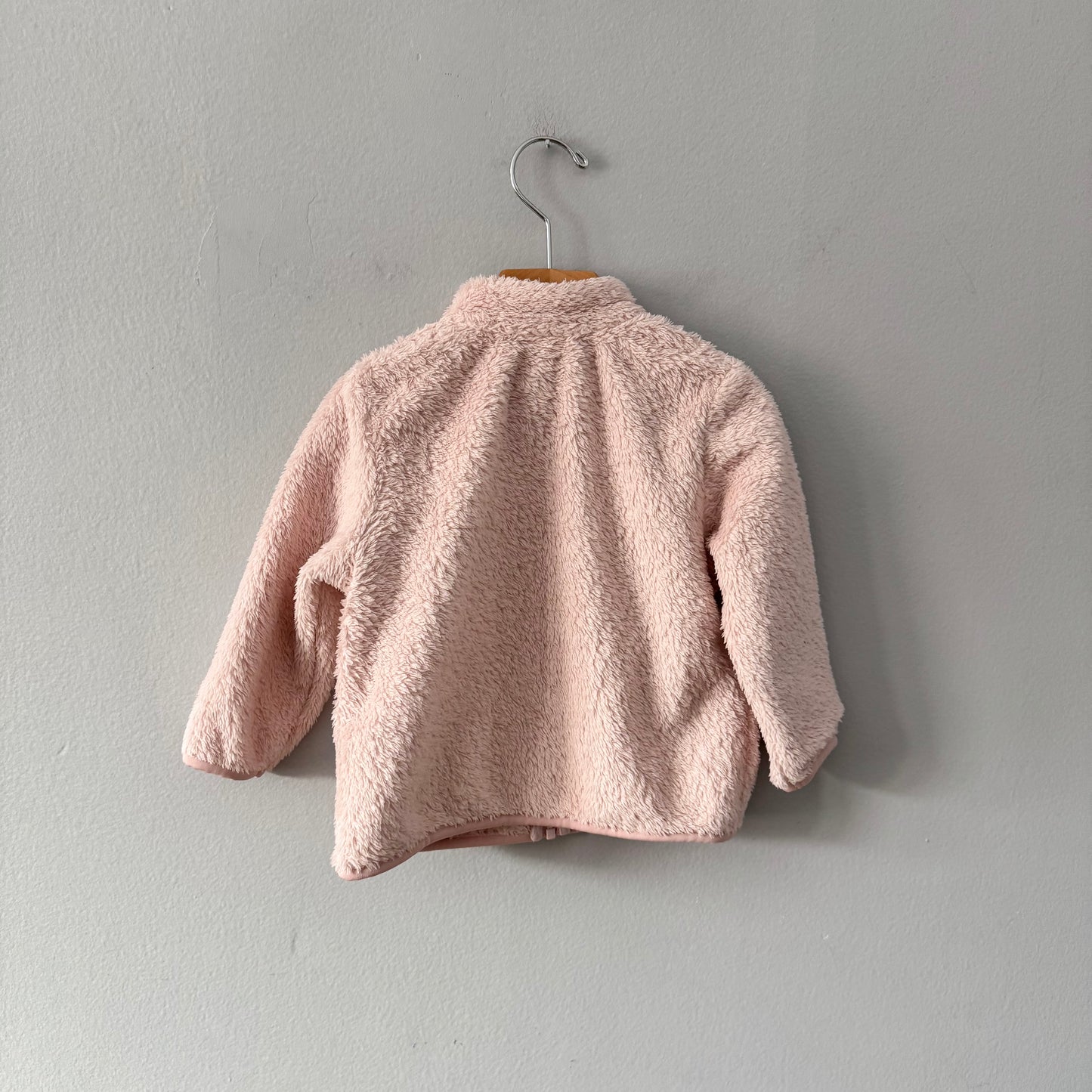 Uniqlo / Light pink sherpa zip up / 18-24M