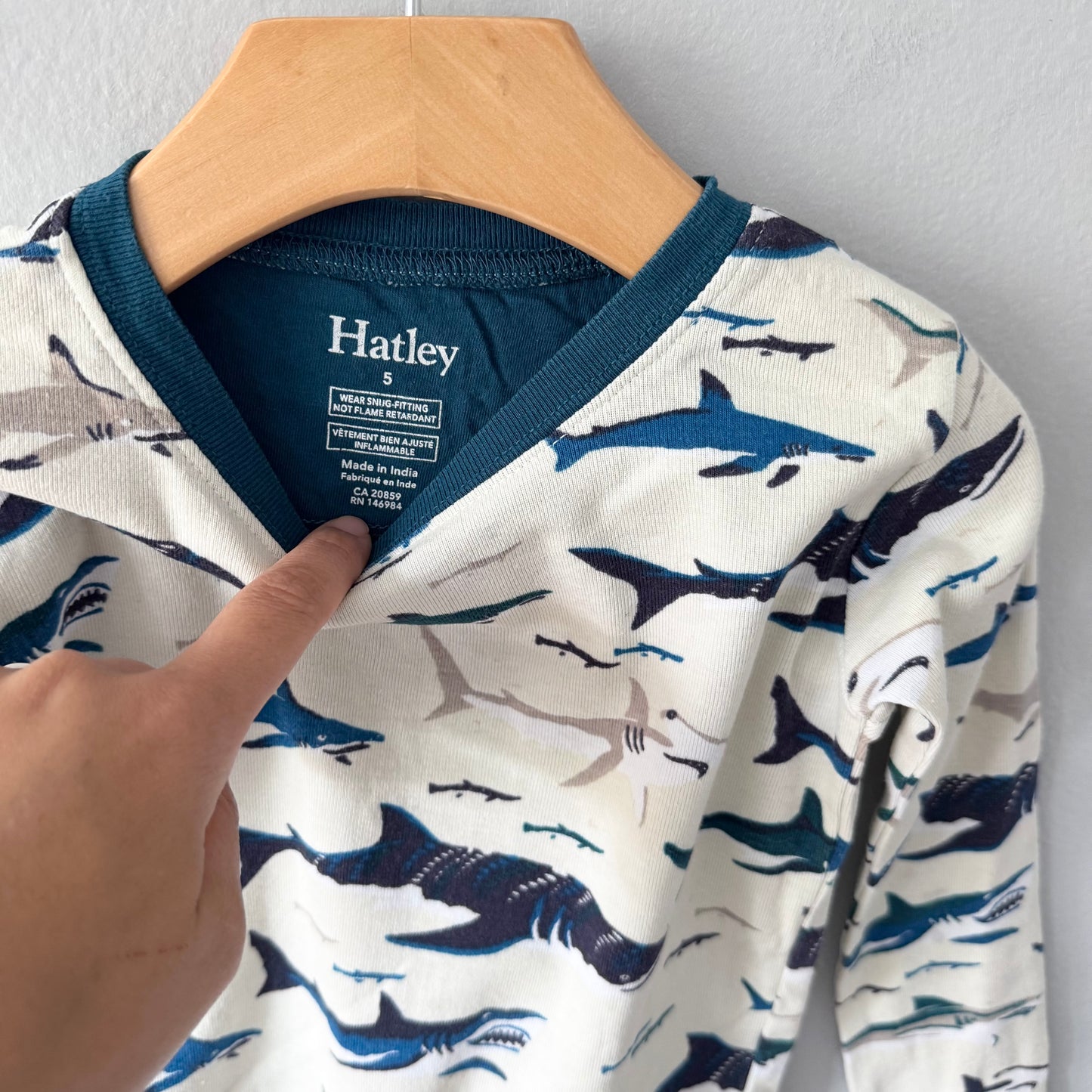Hatley / White x shark pajama top / 5Y