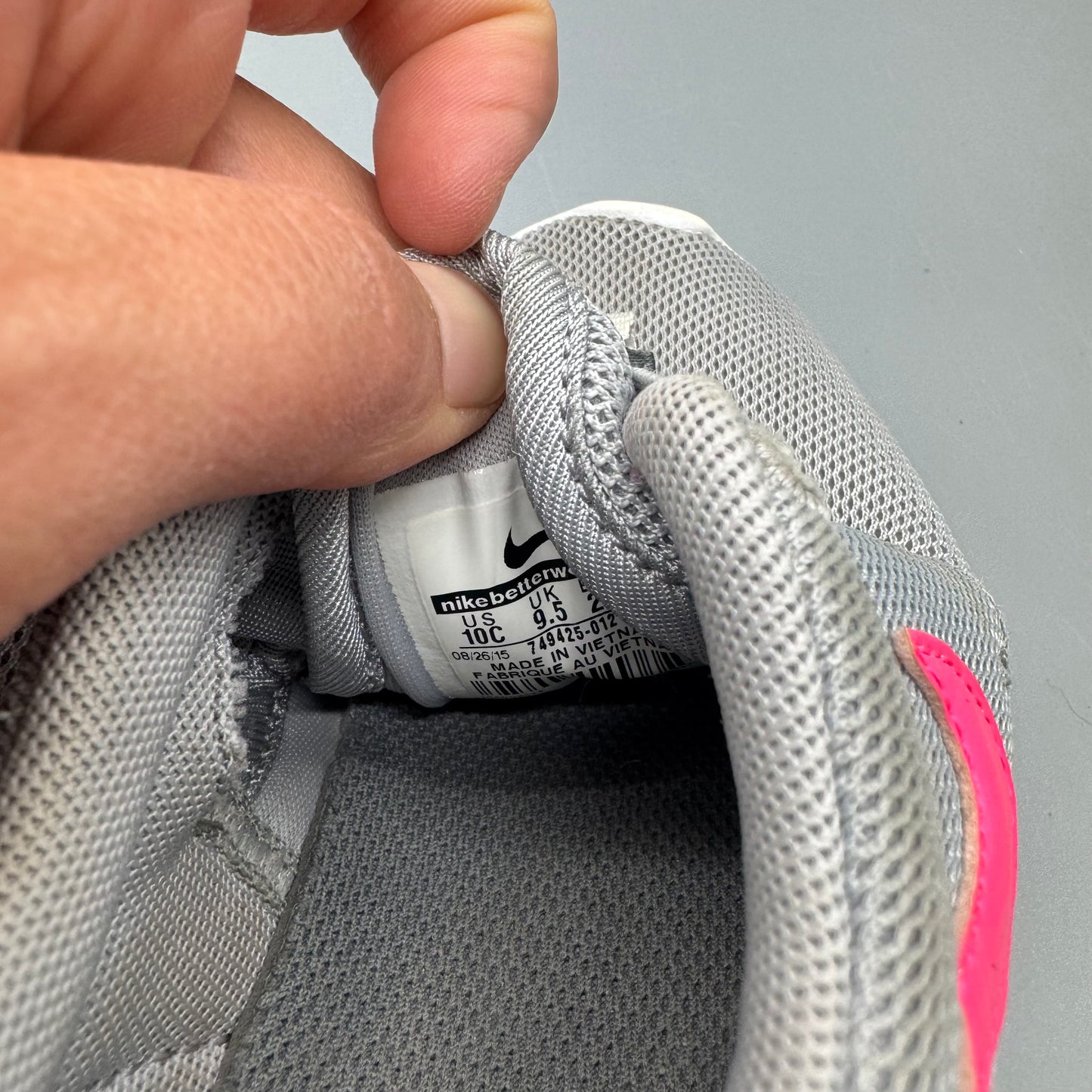 Nike / Running Shoes / US10